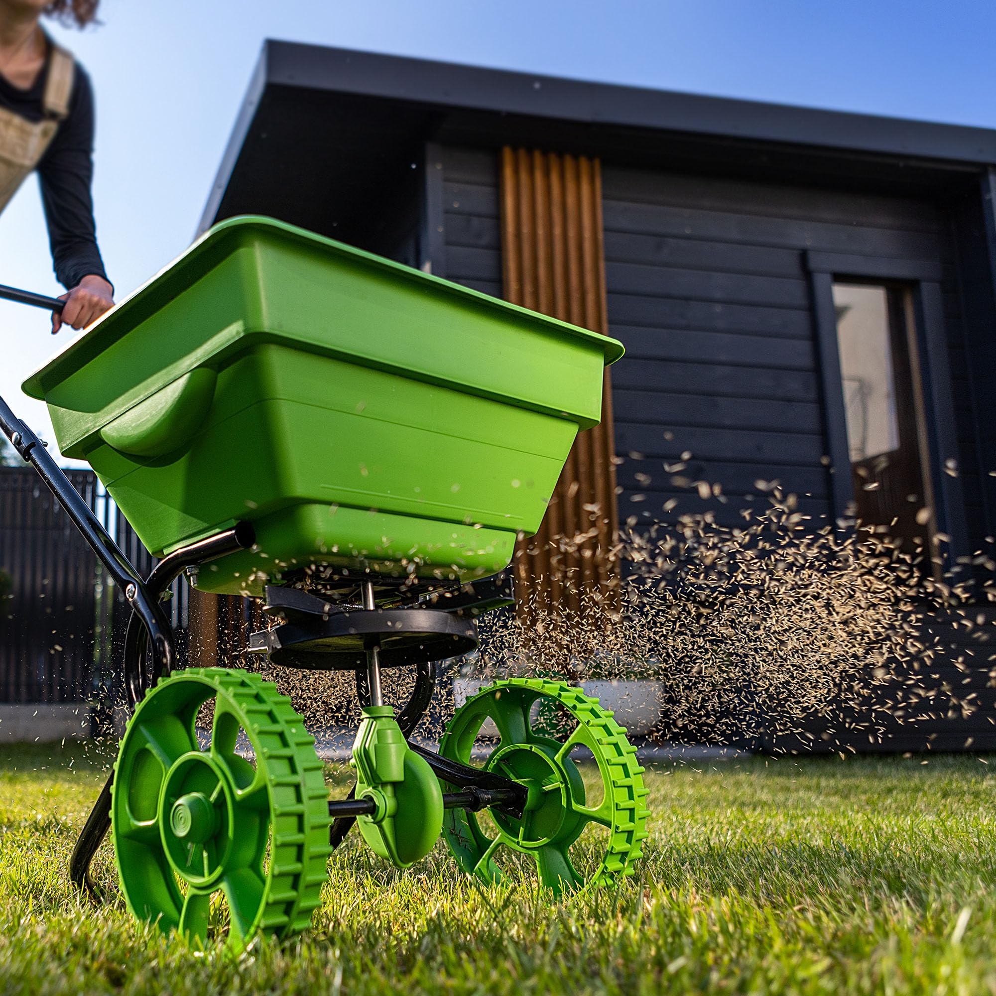 KADAX Carro esparcidor de 15 L con ruedas, esparcidor de abono, salero y esparcidor de semillas para jardín y servicio de invierno, para sal de carretera y fertilizante para césped