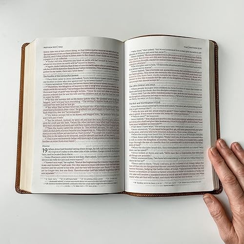 Miniatura 6 de JOY CREATIVE NIV Passaggio Bible | Personalized with Name | Customer Design is Hand Lettered and Laser Engraved | Gift for Wedding, Baptism,