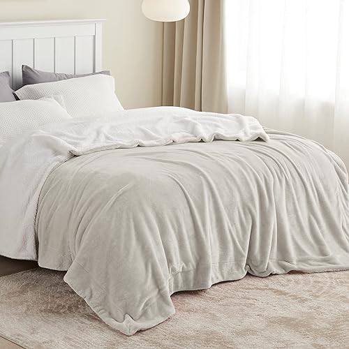 Miniatura 3 de Bedsure Manta de tamaño Queen de vellón sherpa para la cama, manta gruesa y cálida para el invierno, suave y mullida, para el otoño, color lino, 90