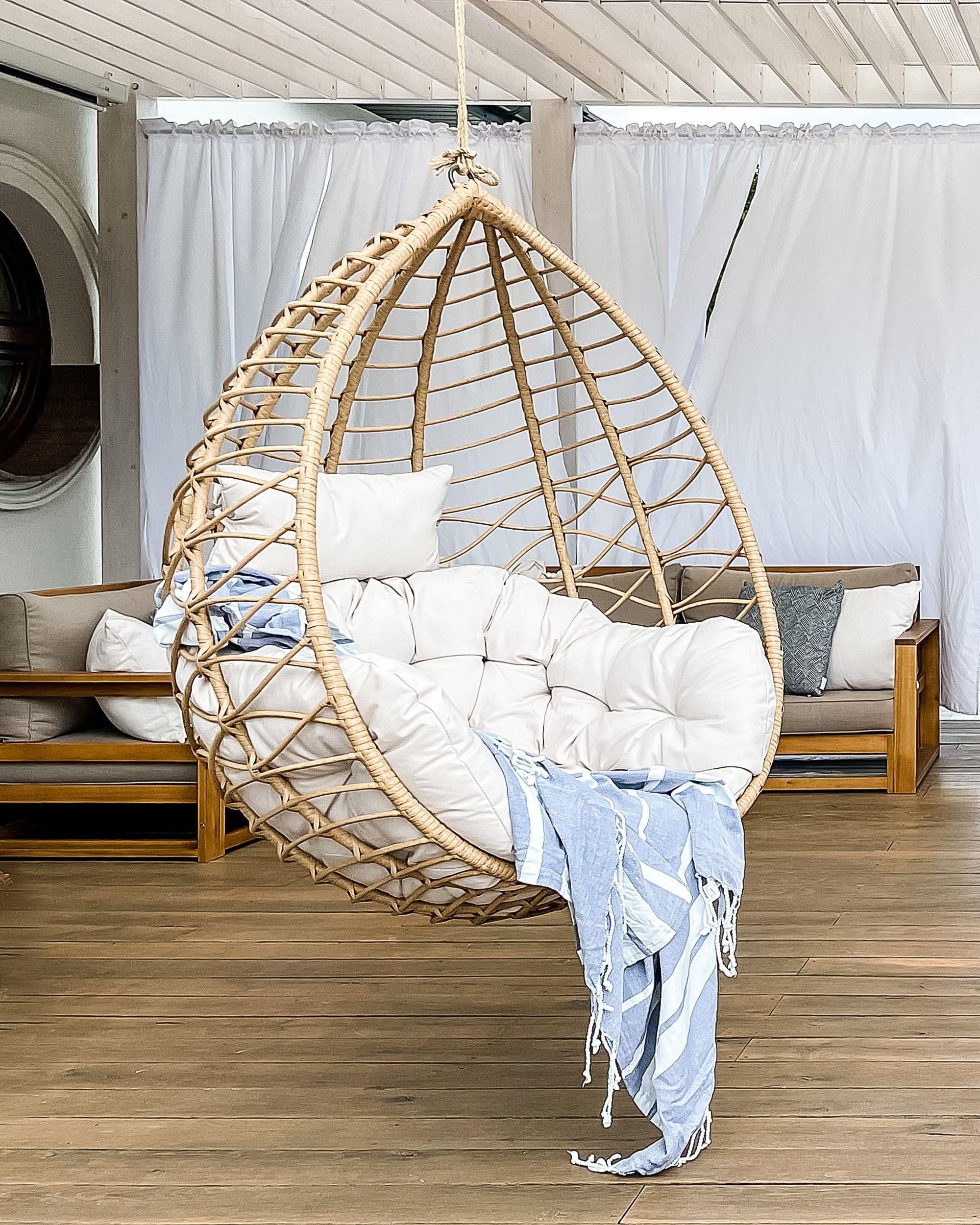 Sedia Sospesa con Cesta di Rattan Beige per Interno ed Esterno