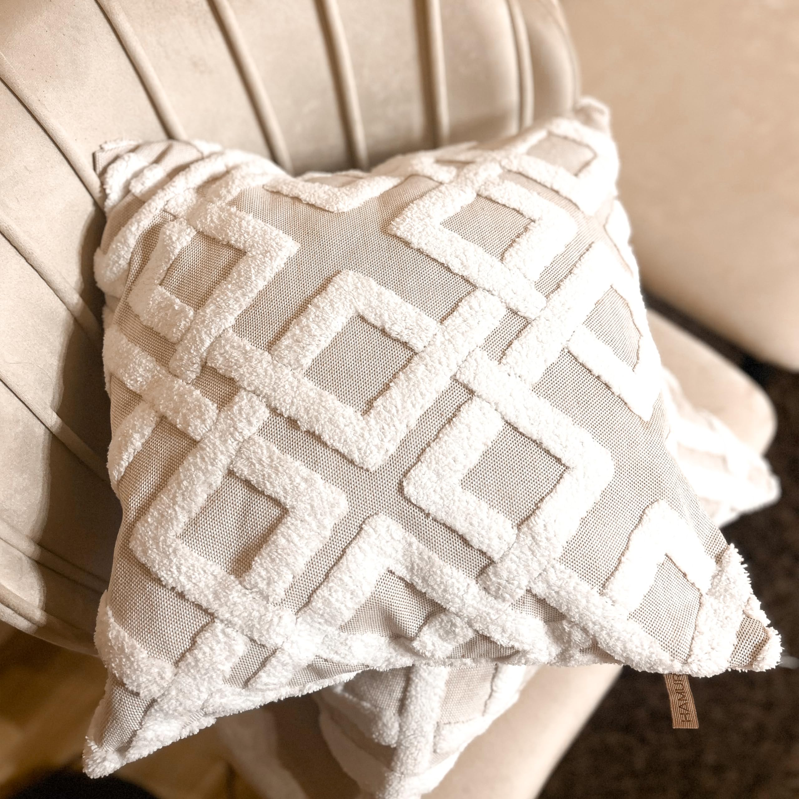 HAMUR HOME Zestaw 2 poszewek na poduszki 45 x 45 cm, ozdobny prążkowany aksamit poszewka na poduszkę na sofę, samochód, dom, salon, sypialnia, łóżko, kliknięcie, poszewki na poduszki (Mila, beżowy)