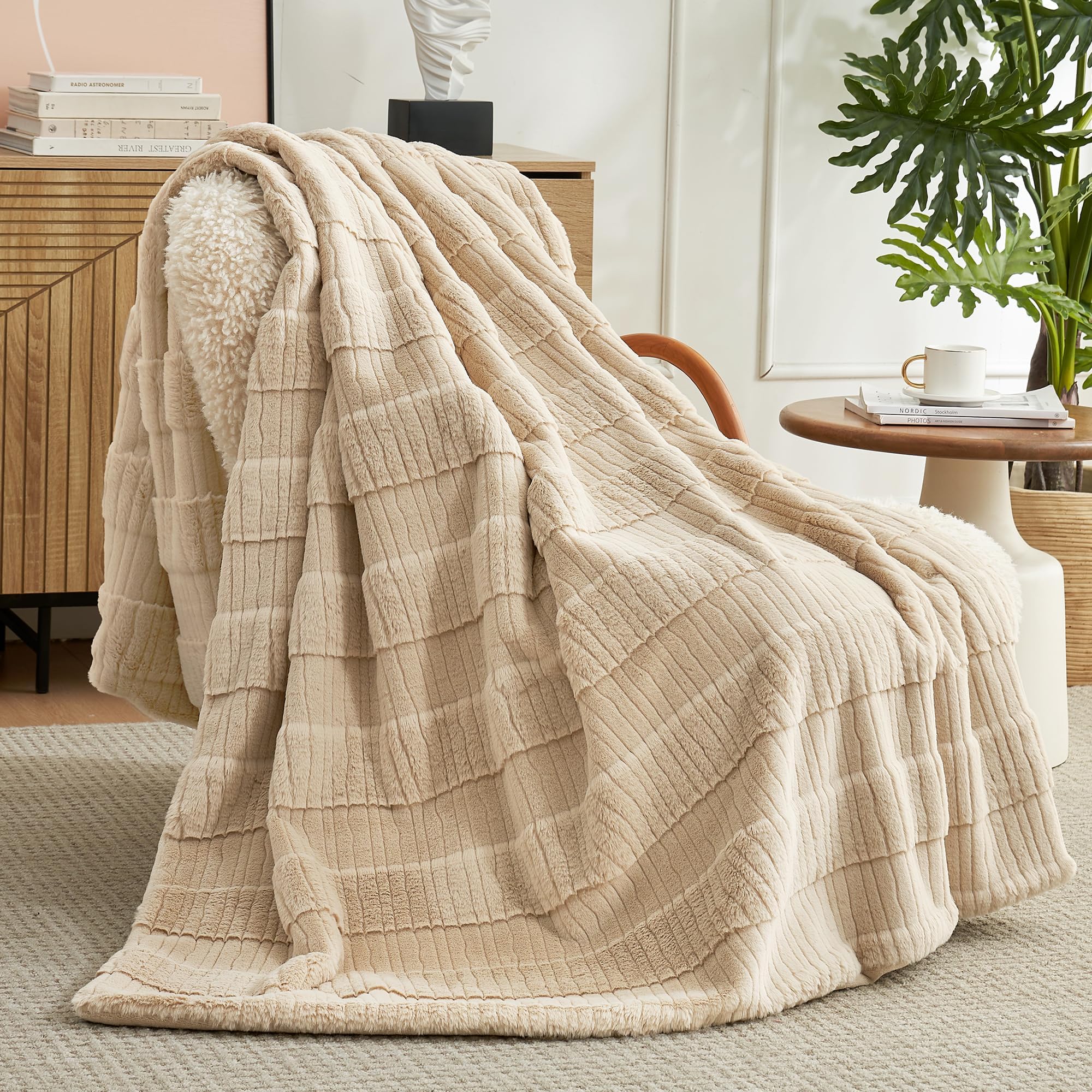 Amélie Home Luxury Striped Faux Fur Throw Blanket for Couch, Embossed Split Fur Cozy Fuzzy Fluffy Luxurious Soft Plush Sofa Chair Bed Gift Blankets for Women Men Wife Friend, 55"x70", Beige