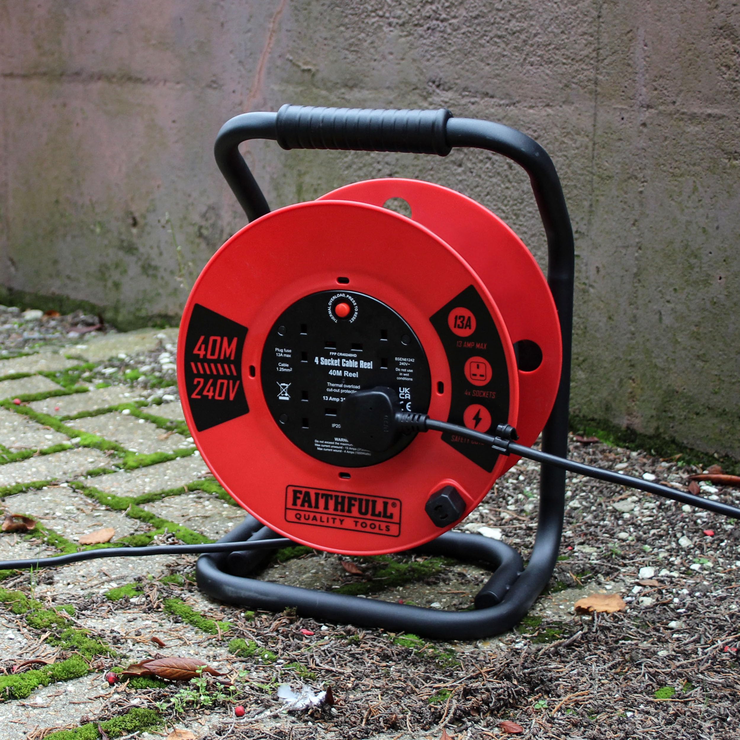 Faithfull Enrouleur de câble ouvert de 40 m, rallonge 4 prises avec poignée d'enroulement – 240 V, 13 A