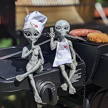 Amazon.com: Alien Invasion 'Kiss The Cook' Statues - Ledge
