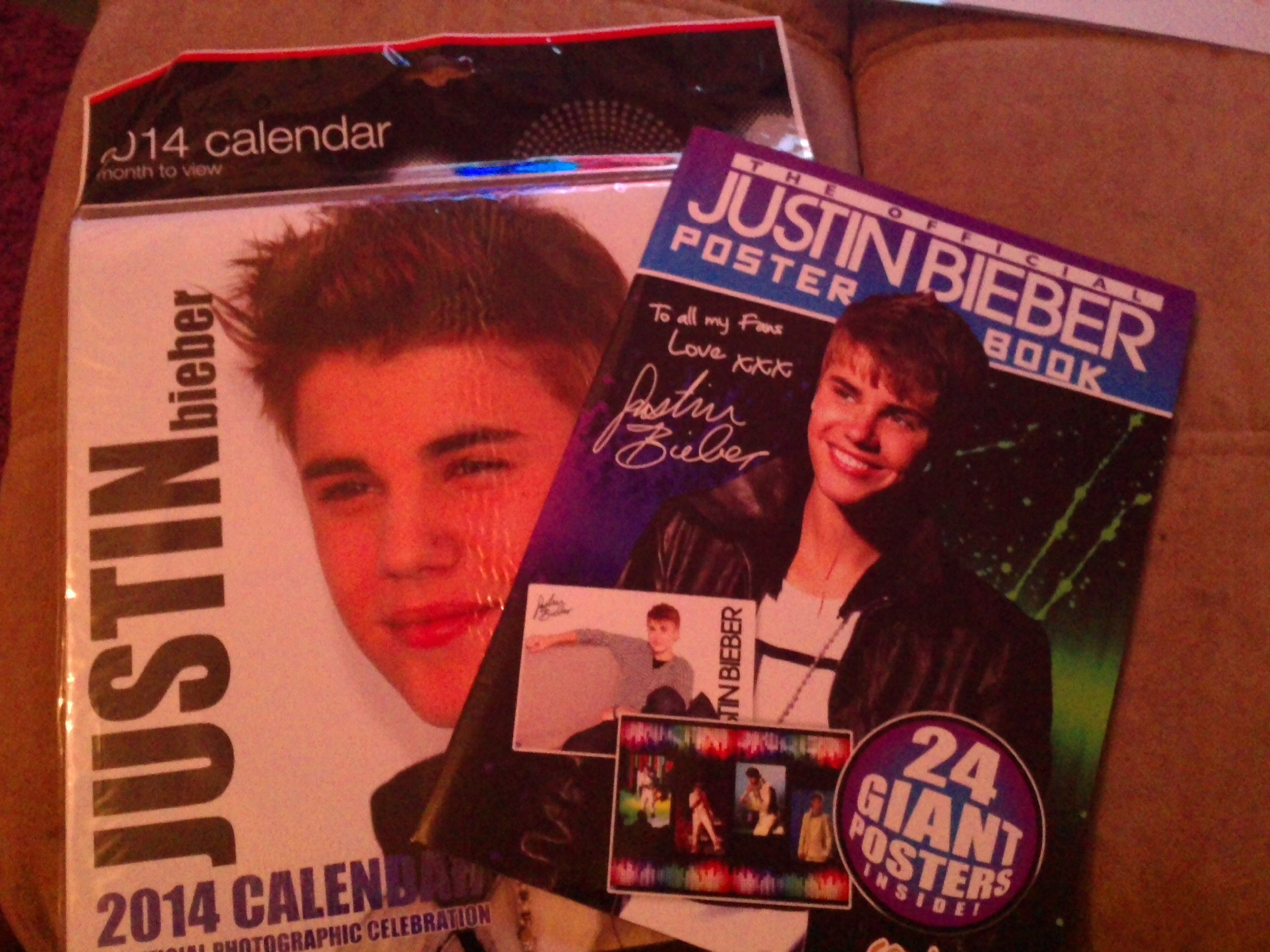 The Official Justin Bieber Poster Book Paperback – 1 Aug. 2012