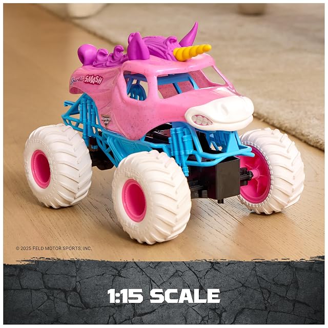 Foto 4 de 8 de Monster Jam, Vehículo oficial de control remoto Sparkle Smash para interiores y exteriores, escala 1:15