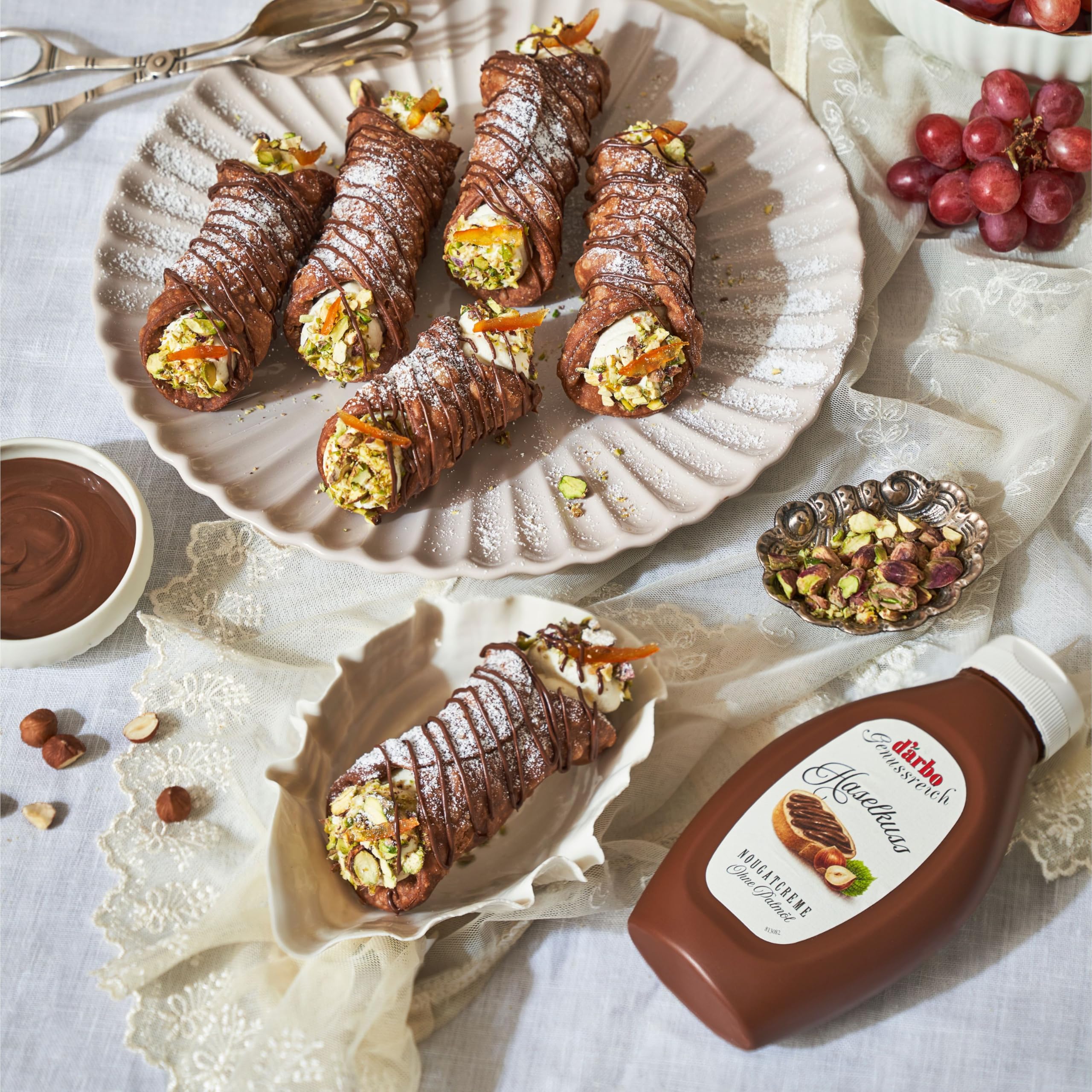 Darbo Haselkuss Nougatcreme | 6x320g Vorteilspack | Köstliche Haselnusscreme in praktischer Dosierflasche | Fein-cremige Konsistenz für Brot, Crêpes, Milchreis, Müsli, Kuchen & Eis