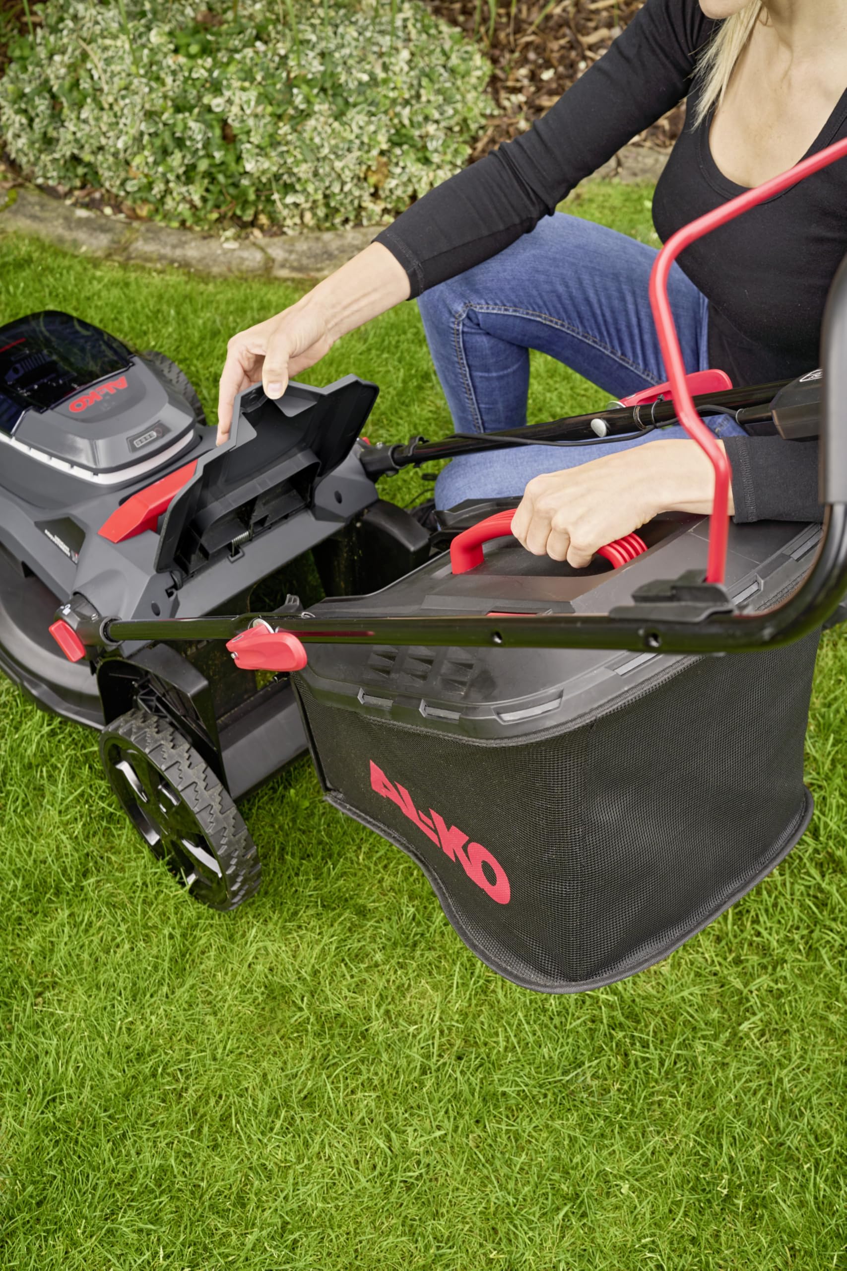 AL-KO Cortacésped inalámbrico 38.6 Li Comfort, Ancho de Corte de 38 cm, Altura de Corte Central, para césped de hasta 500 m², Incluye 2 x 18/36 V (4 Ah/2 Ah) y Cargador Doble