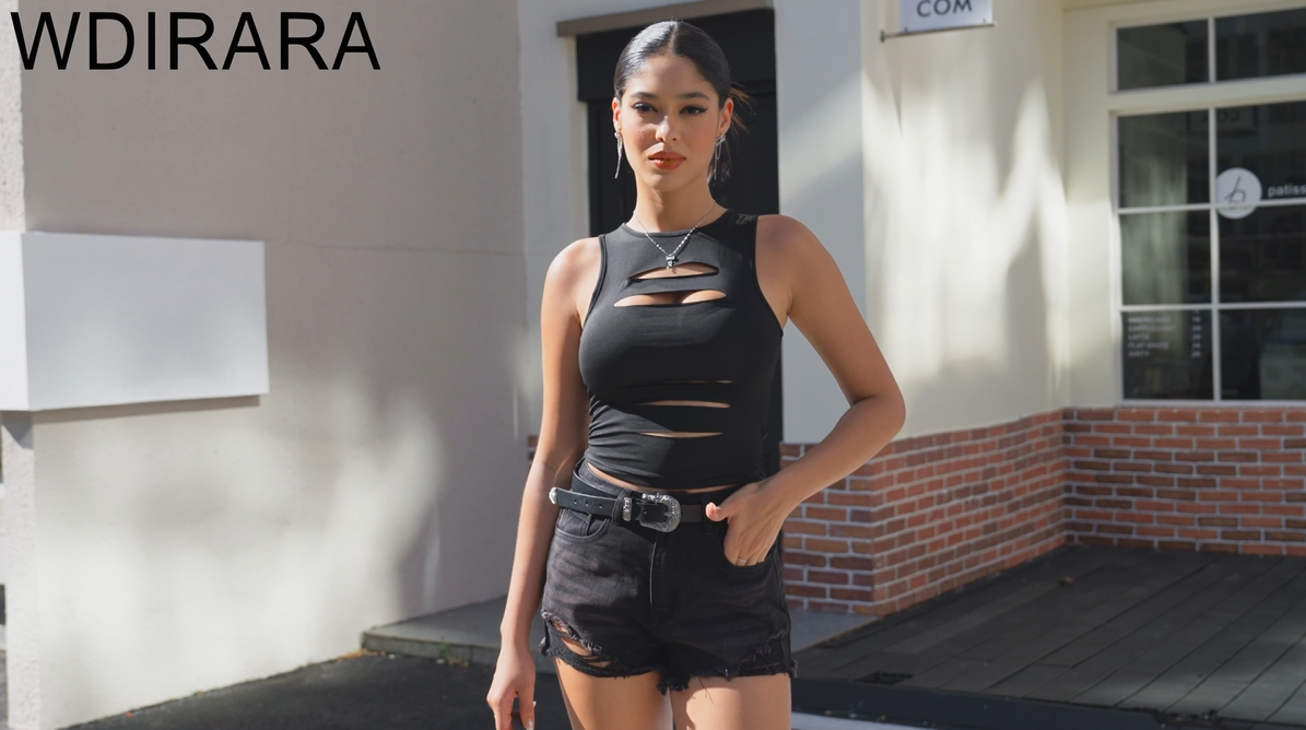 WDIRARA Women's Cut Out Round Neck Sleeveless Crop Tank Top Y2k
