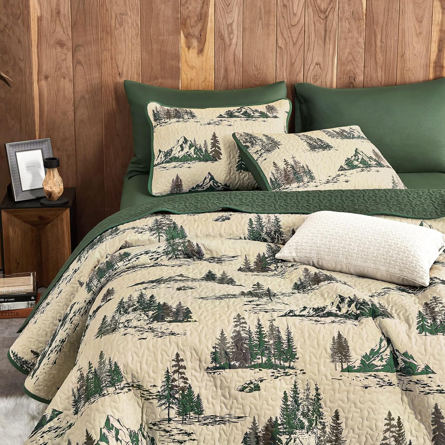 Wake In Cloud - Rustic Quilt Set, Cabin Forest Woodland Camping Theme with Lodge Mountain Print, Reversible Lightweight Bedspread Coverlet, 3 Pieces, Green Brown, Queen/Full Size