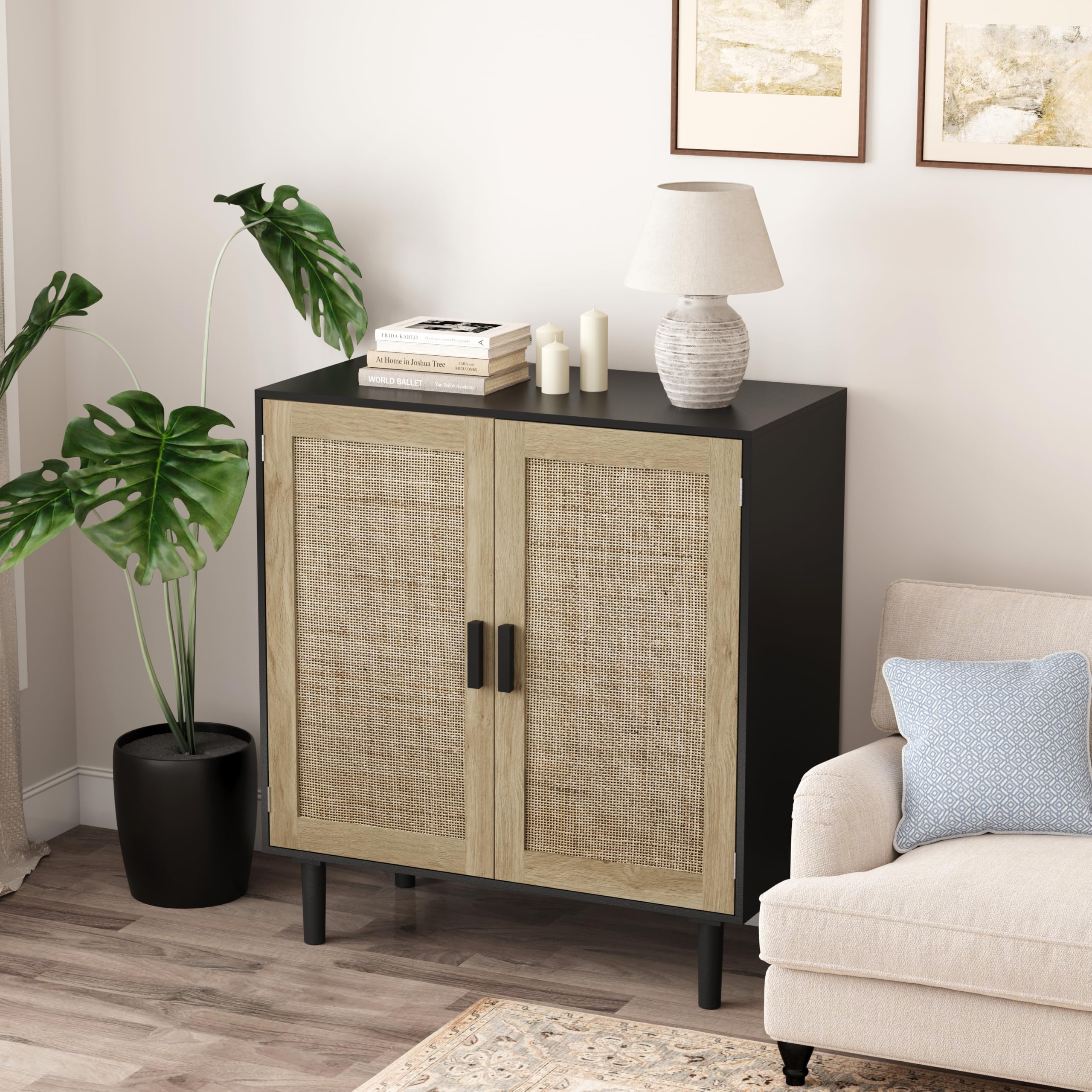 Sideboard Rattan, 2 Türen, Magnetverschluss, Kippschutz, schwarz, stabil | Kommode aus MDF mit Rattan-Fronten, Massivholzgriffen und viel Stauraum, für Wohnzimmer, Esszimmer und Diele