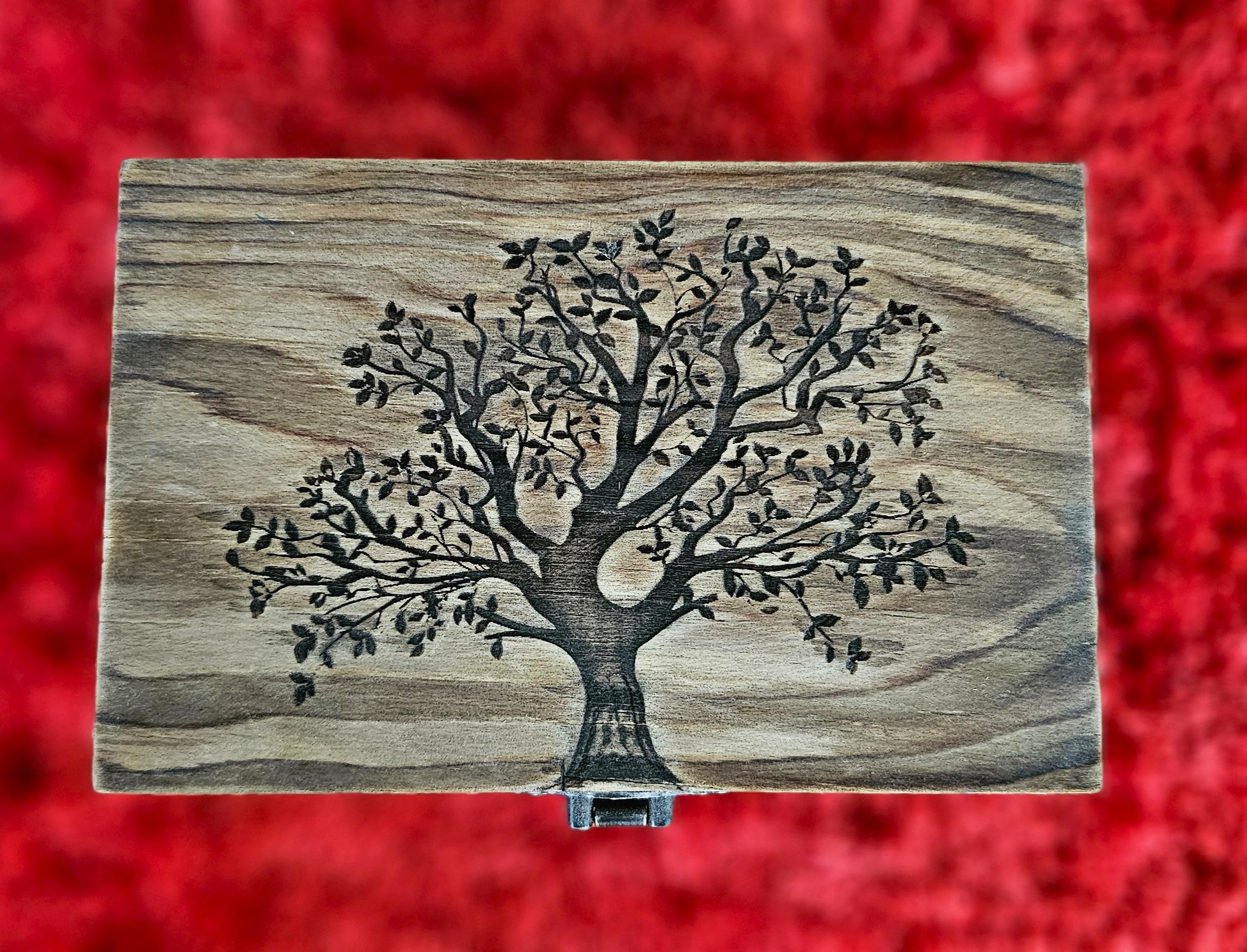 Joyero de madera con diseño de árbol de la vida, caja de almacenamiento rústica grabada para joyas y recuerdos y organizador de baratijas con diseño grabado (TOLD) (árbol de la vida