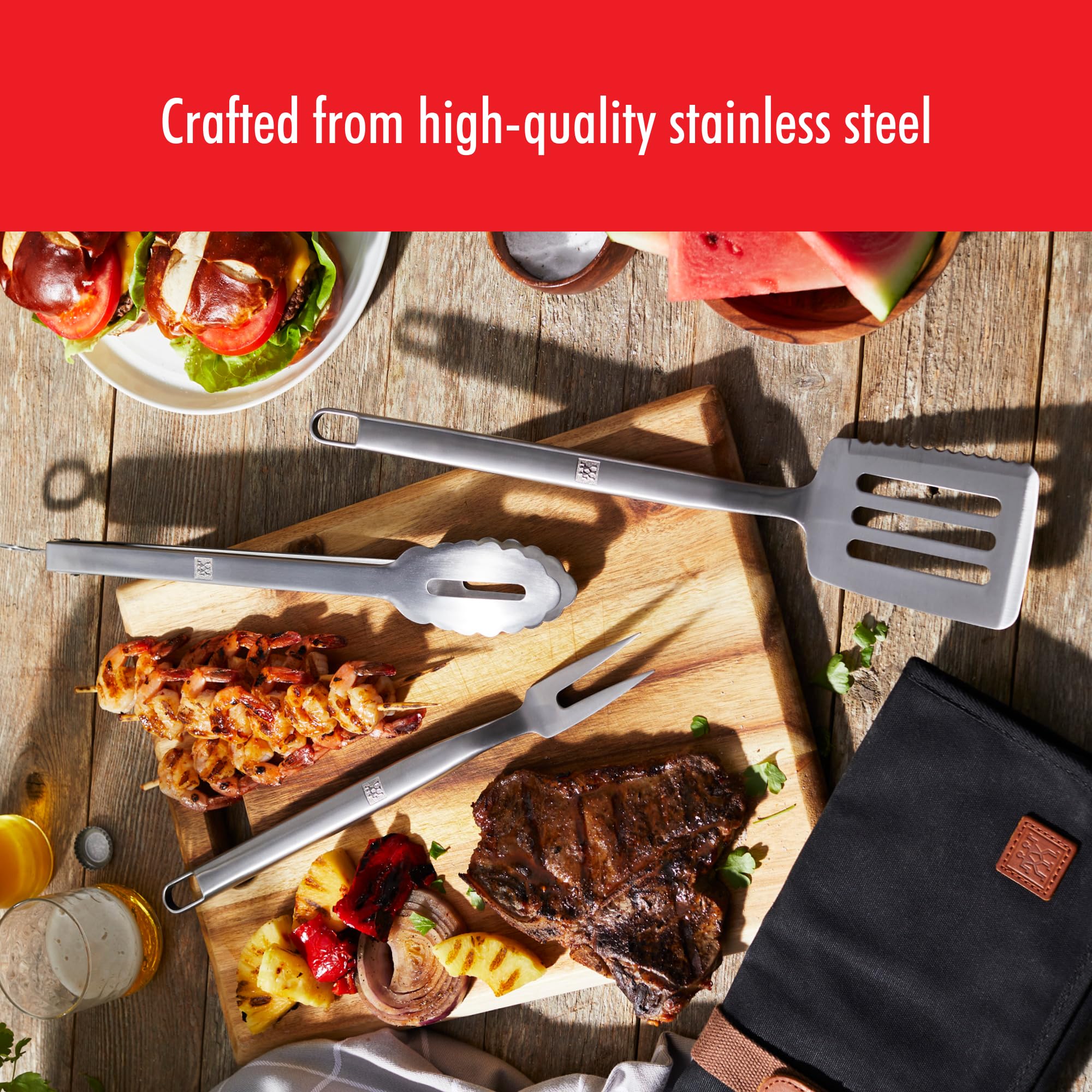ZWILLING BBQ+ 4-teiliges Grillbesteck – Grillzubehör – Geschenkbox mit Grillwender, Grillzange, Gabel und Kochwerkzeug-Etui – aus Stahl