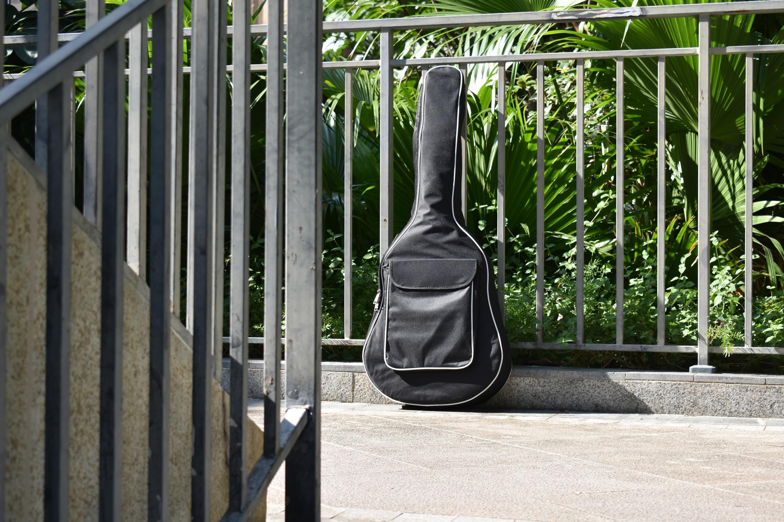 Azatemgo Funda para Guitarra Acústica，Hecha de Tela Oxford 600D, con Acolchado de Esponja de 10 mm, Impermeable y a Prueba de Golpes， Adecuado para Guitarras de 39/40/41 Pulgadas(110 x 44 x 14 cm)