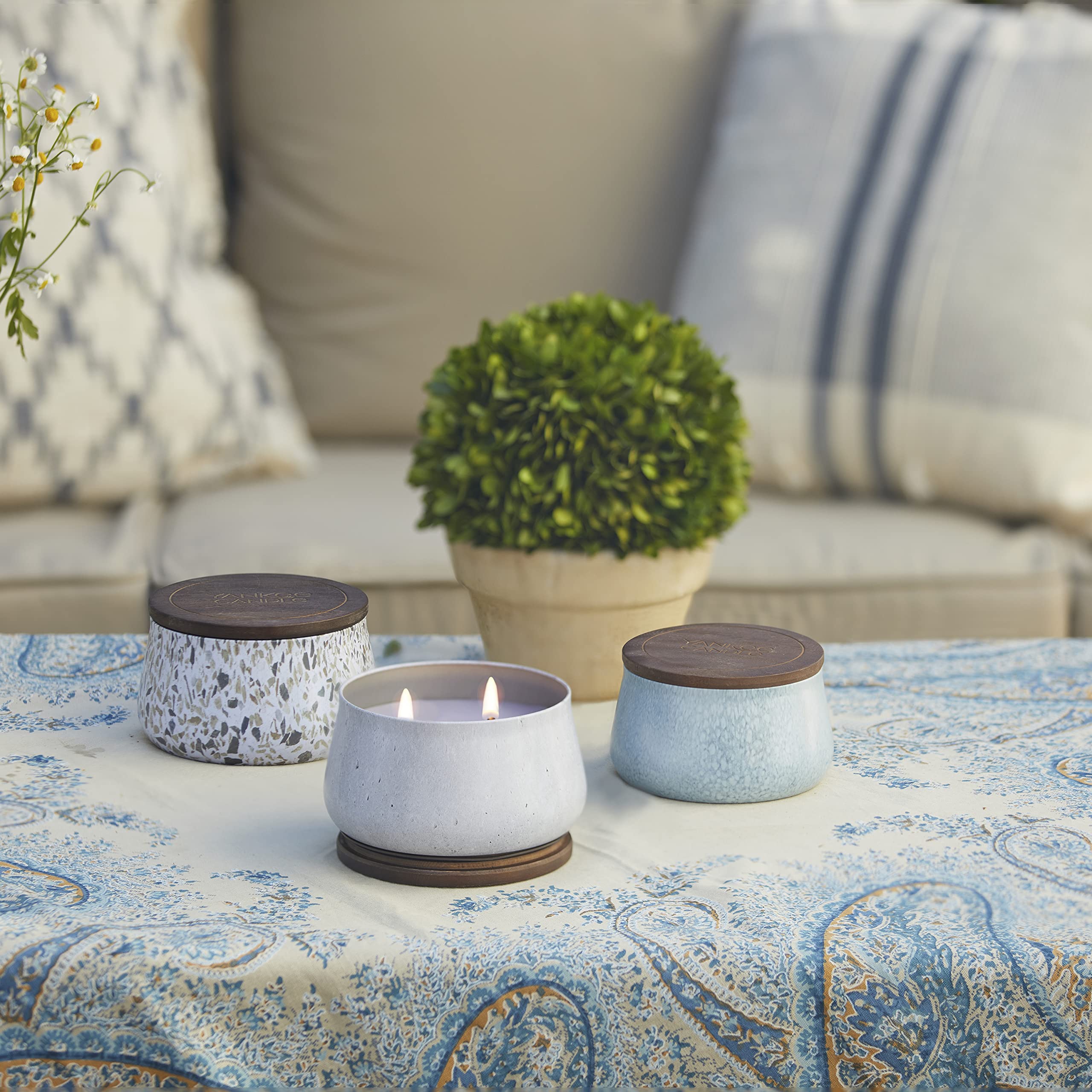 Yankee Candle Świeca Citronella Outdoor | Średnia świeca Ocean Hibiscus | Czas palenia: do 24 godzin | Kolekcja na zewnątrz