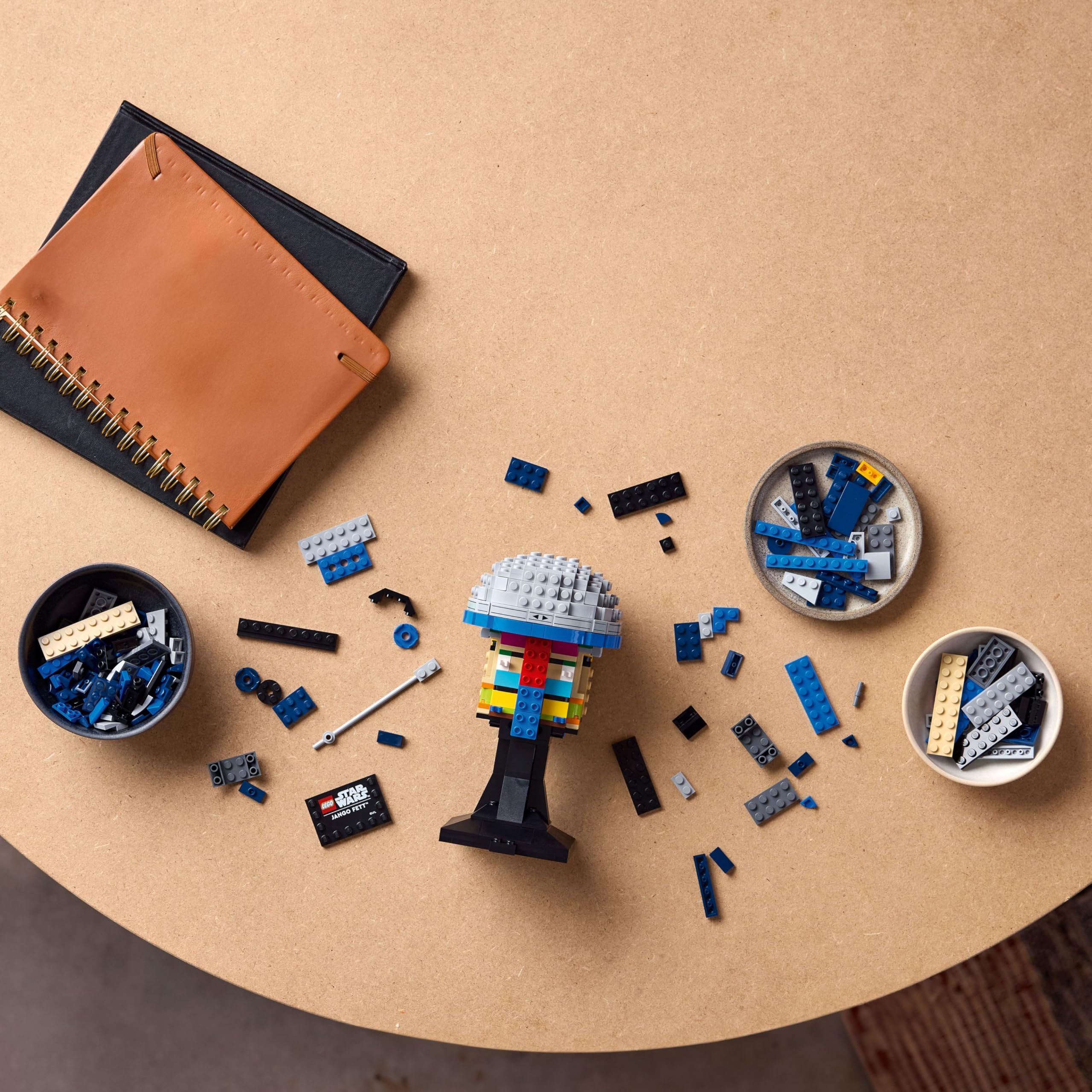 LEGO Star Wars Hełm Jango Fetta 75408 | Model kolekcjonerski, zestaw klocków dla dorosłych, prezent dla fana Star Wars, ozdoba na biurko, 616 elementów