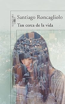 Tan cerca de la vida (Hispá...