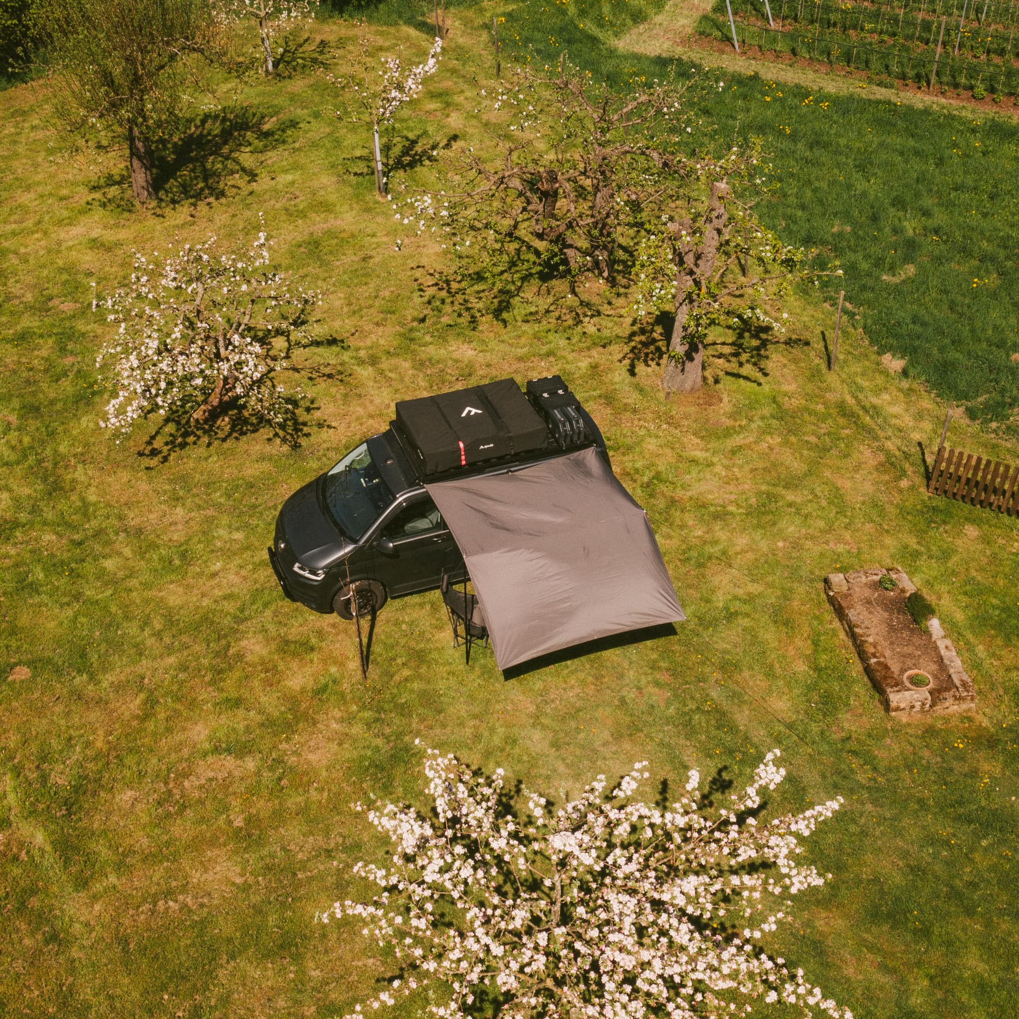 Campnetic Sonnensegel für Camping 2,5x3m inkl. Teleskopstangen u. Zubehör | Camping Sonnensegel, 3 x 56kg gummierte Magnete m Karabinern und Ösen, Sonnenschutz für Kastenwagen & Van, Regenschutz