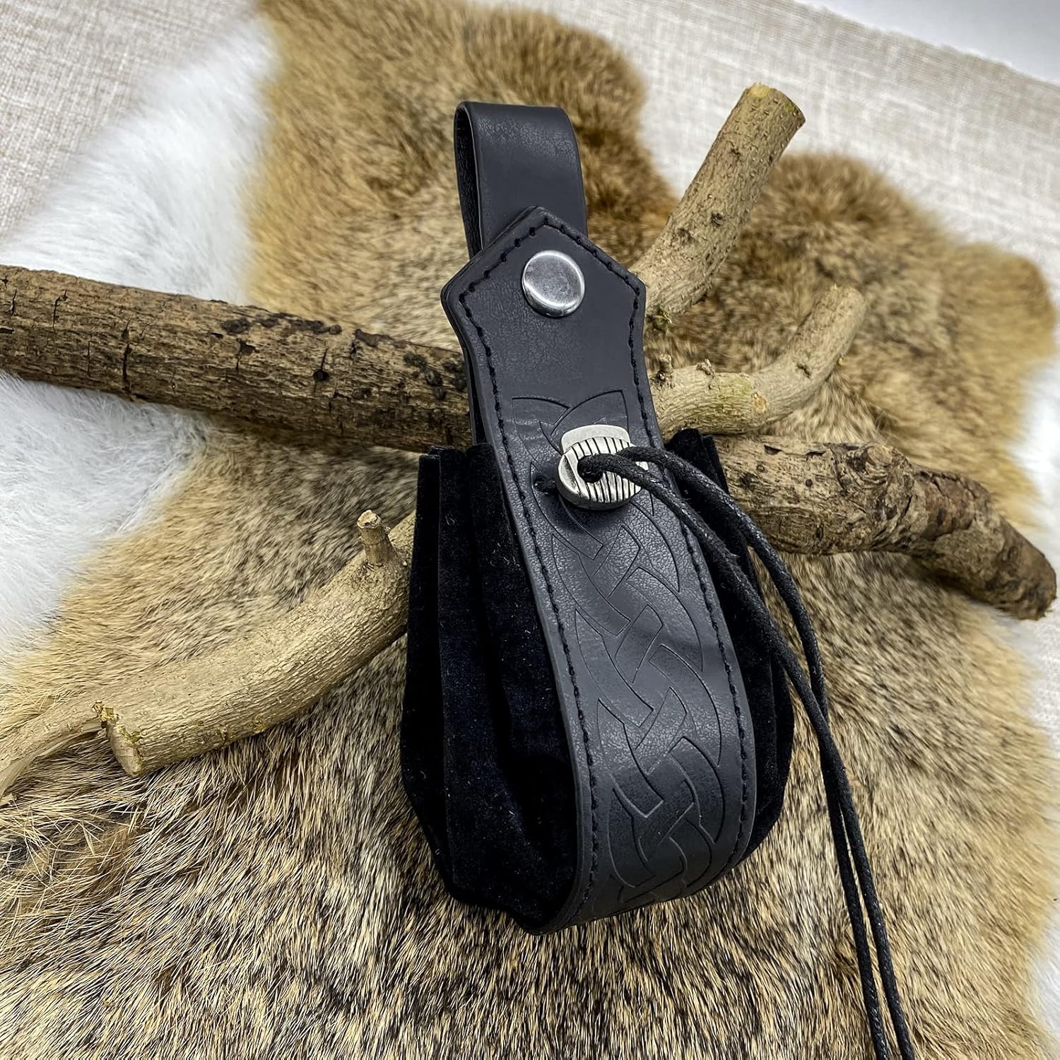 HiiFeuer Medieval Faux Leather Drawstring Pouch, Retro Nordic Portable Coin Purse, Vintage Belt Pouch Dice Bag For LARP Ren Faire (Black A) - Image 4