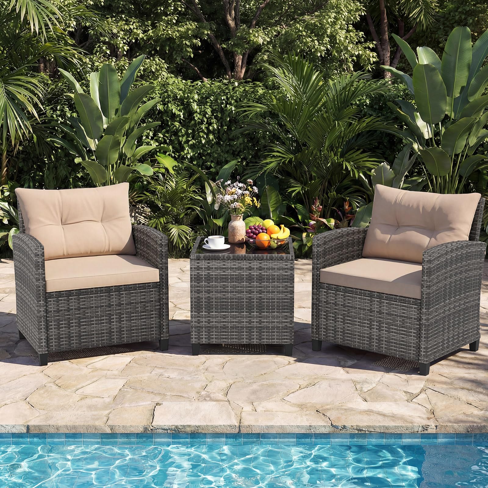 GIANTEX Conjunto de Muebles Jardín 3 Piezas, Mesa y Sillas de Exterior de Ratán PE con Cojines, Mesa con Tablero de Vidrio, para 2 Personas, para Terraza, Patio, Balcón (Gris+Marrón)