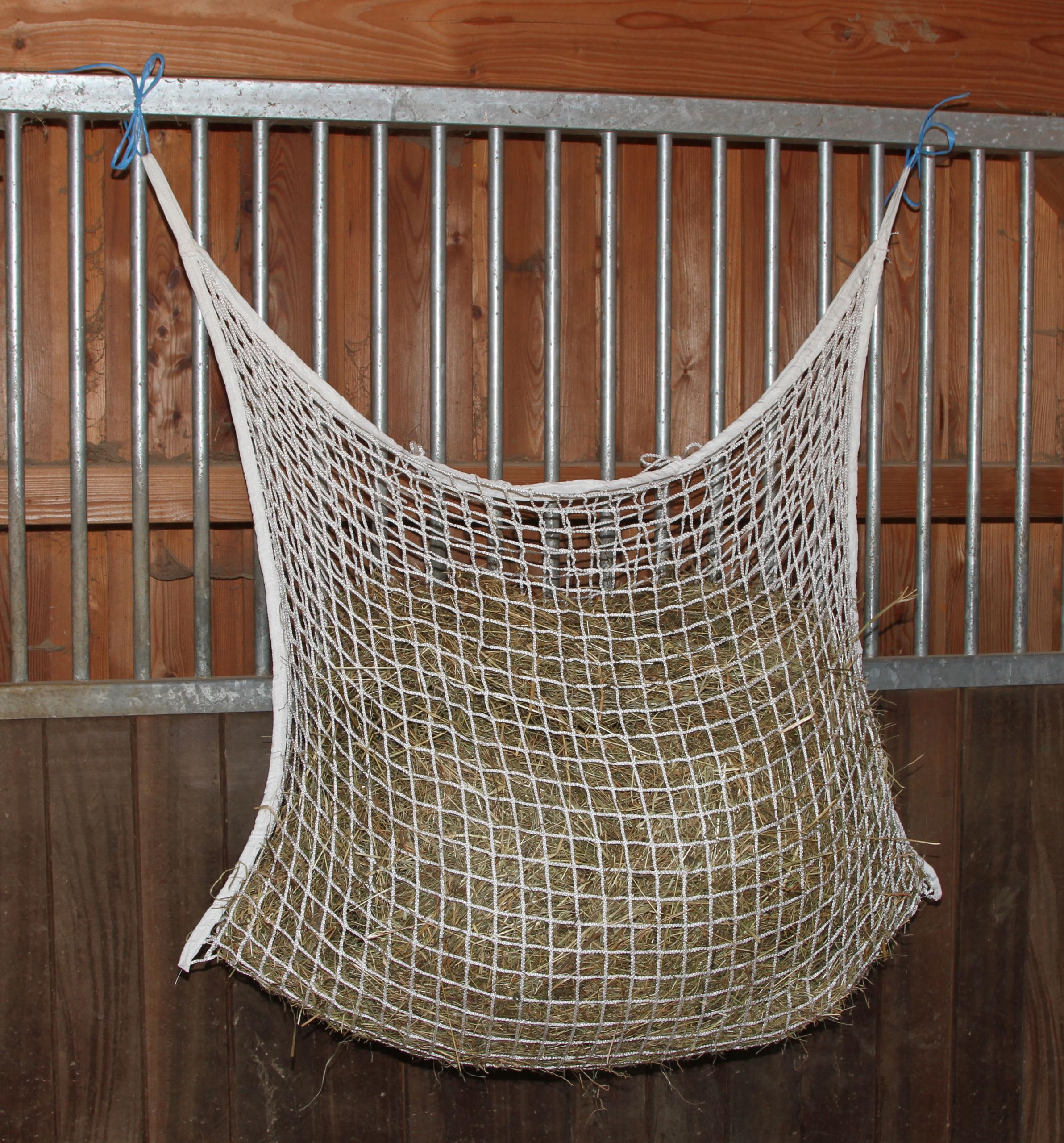 Kerbl Red de heno para alimentación de 12 horas, bolsa de heno, red de alimentación, tamaño de malla 3x3cm, blanca, 120x90cm, poliéster, alimentación animal, caballos, resistente al desgarro, duradera