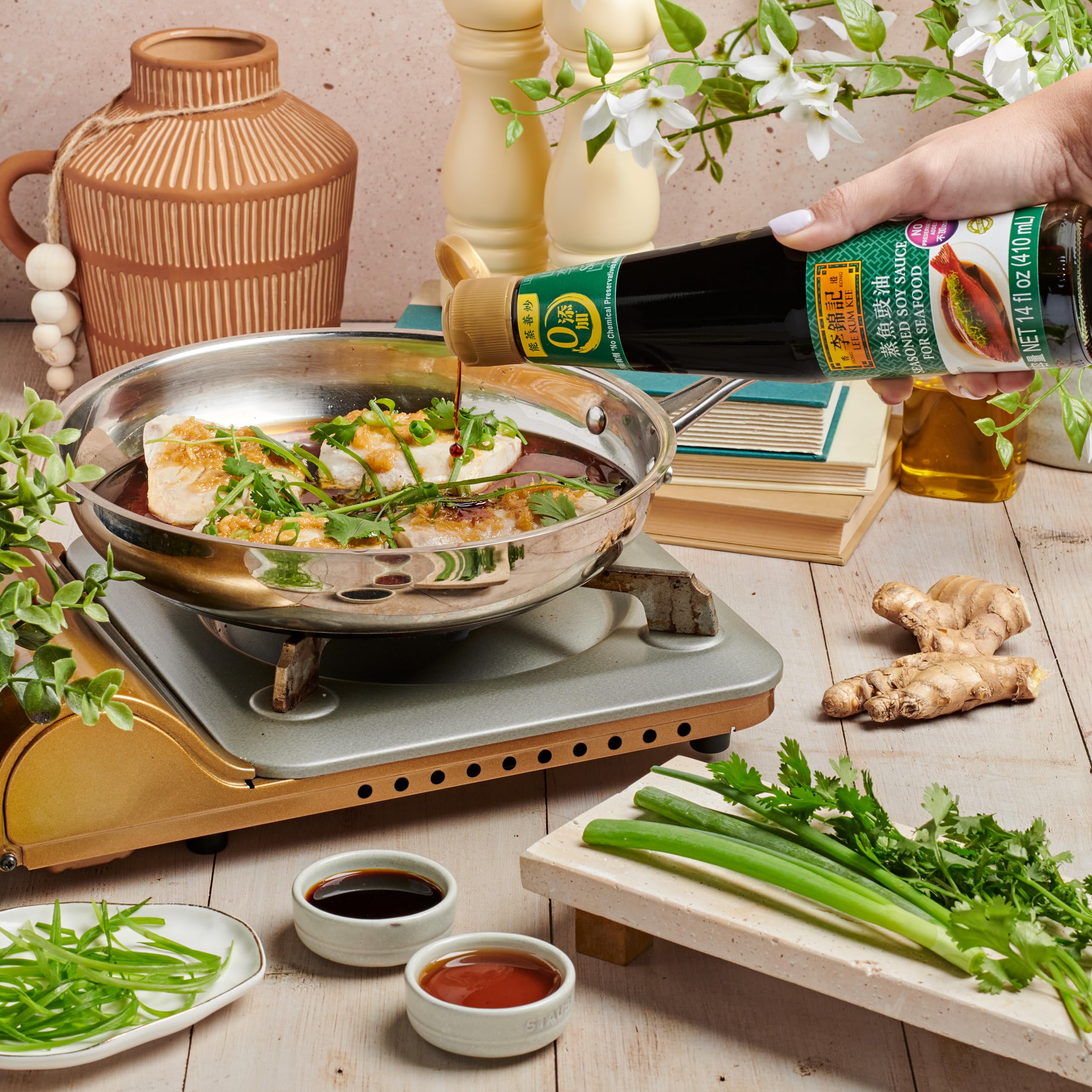 Lee Kum Kee Sojasauce für Meeresfrüchte – Würzsauce auf Sojabasis – Ideal für Meeresfrüchte und Fisch – 12 x 410 ml