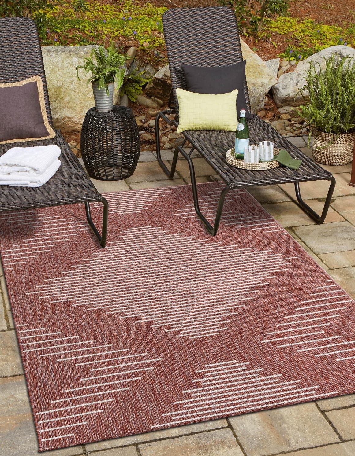 Unique Loom Outdoor Modern Collection Area Rug - Tambor (7' 1" x 10' Rectangle, Rust Red/ Ivory)