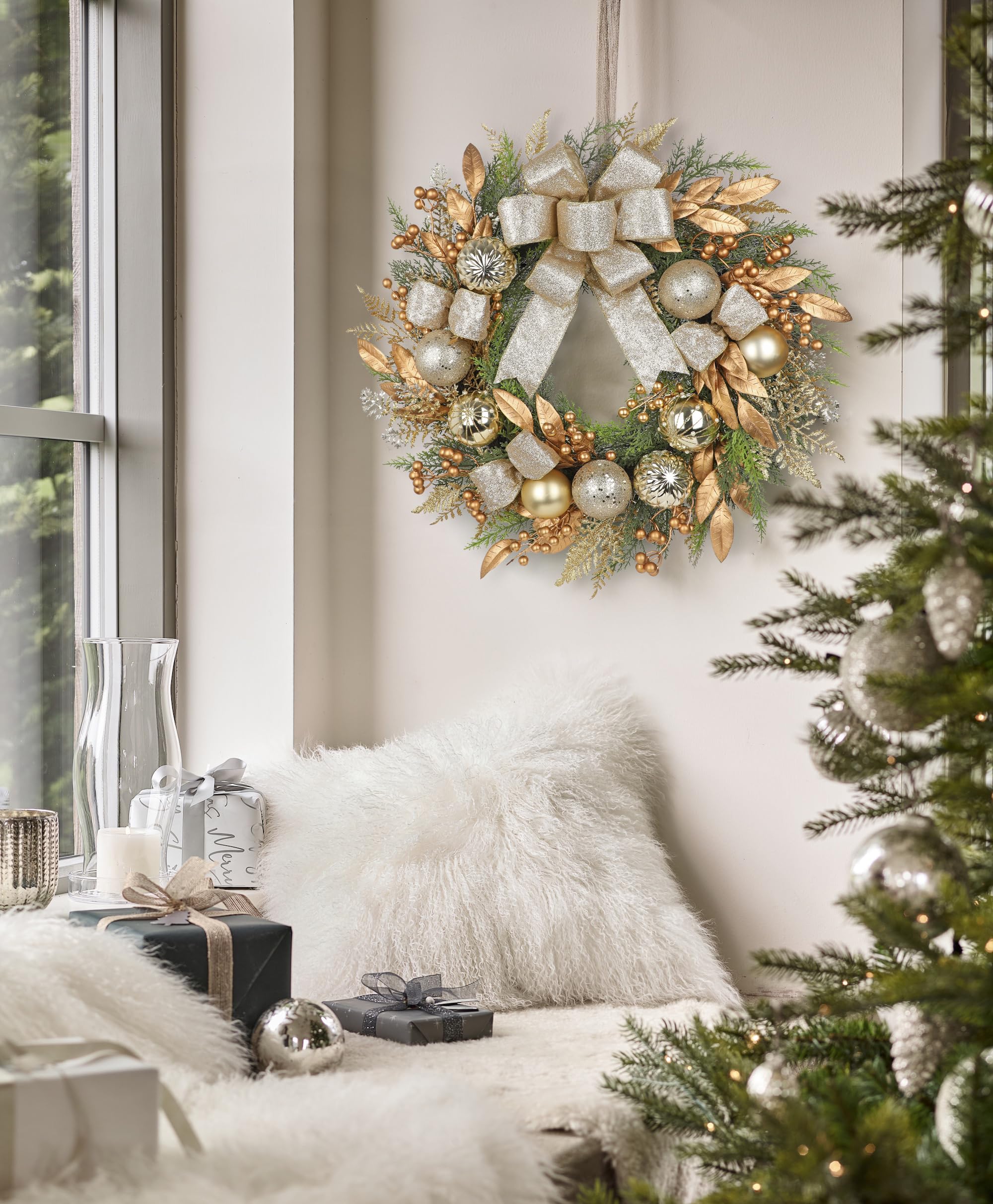 Arbrous Coronas de Puerta de Navidad Exterior 24" Corona de Navidad Grande Dorada con Lazo de Seda Bolas Bayas Hojas Coronas de Navidad para Puerta Principal Corona Artificial de Invierno para Pared