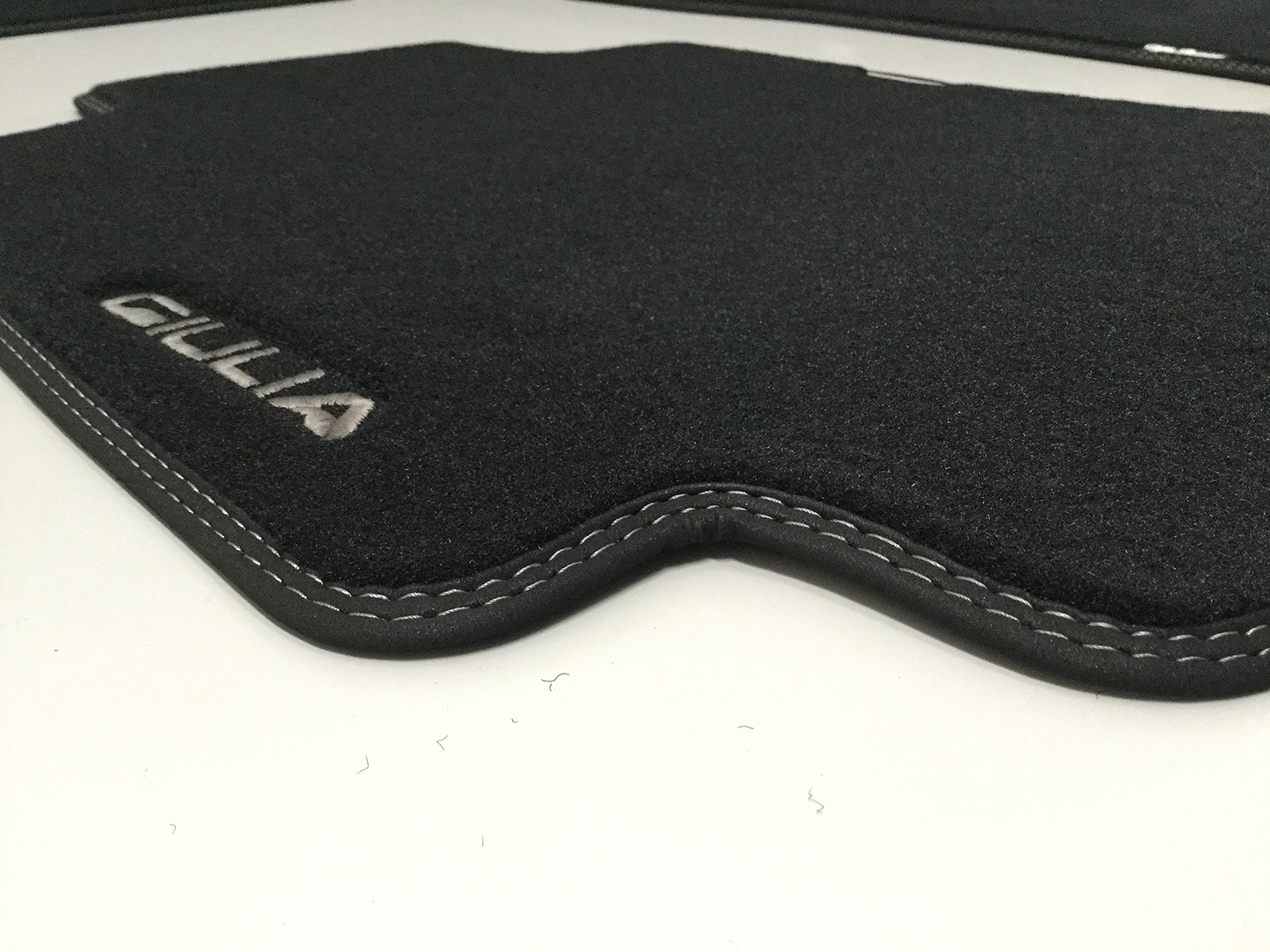 FCA 50903628 Tappeti Velour Moquette Set Originali Versione RWD 4x2 Tappetini Velluto con fregio 2 Pin