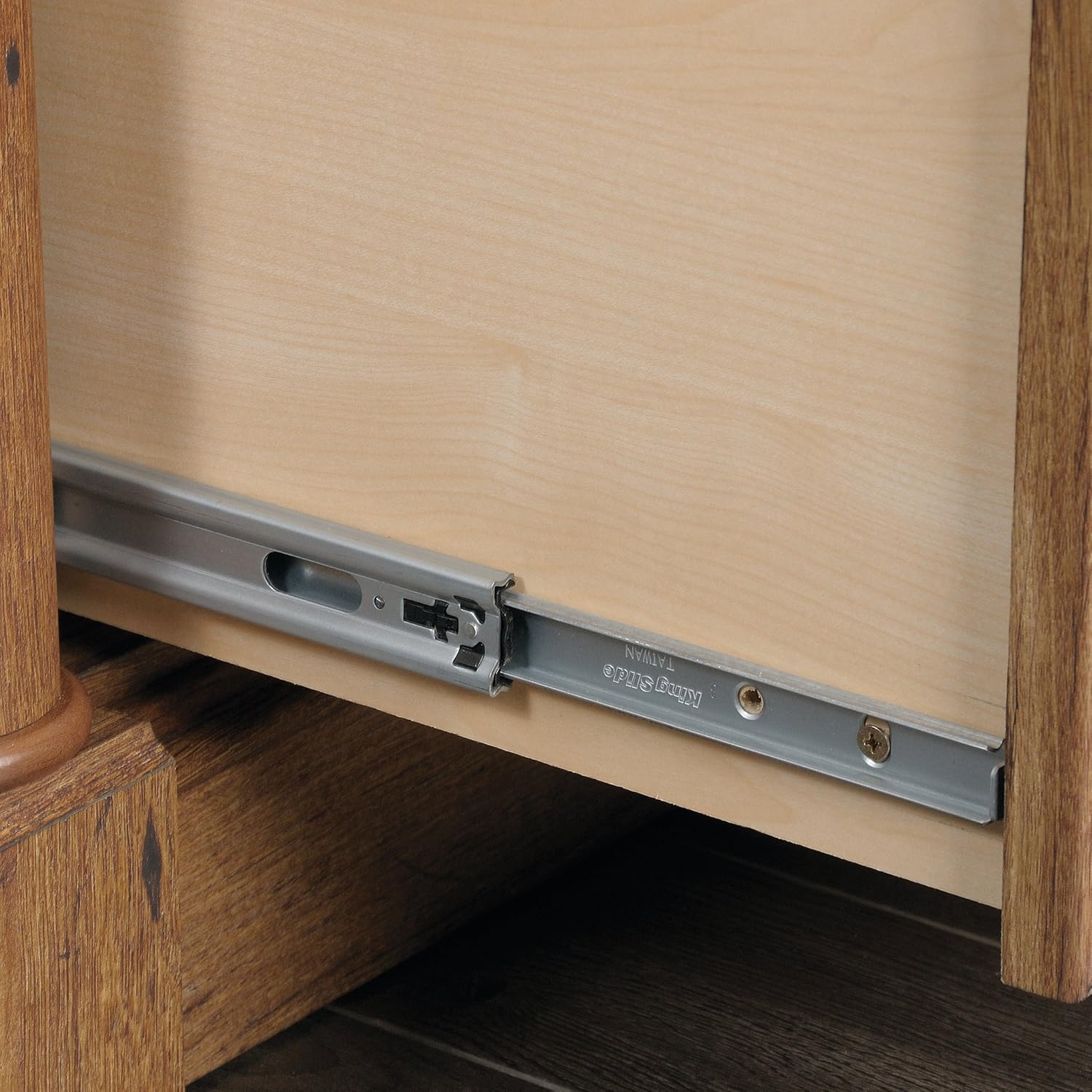 Primer pla view of a drawer slide mechanism