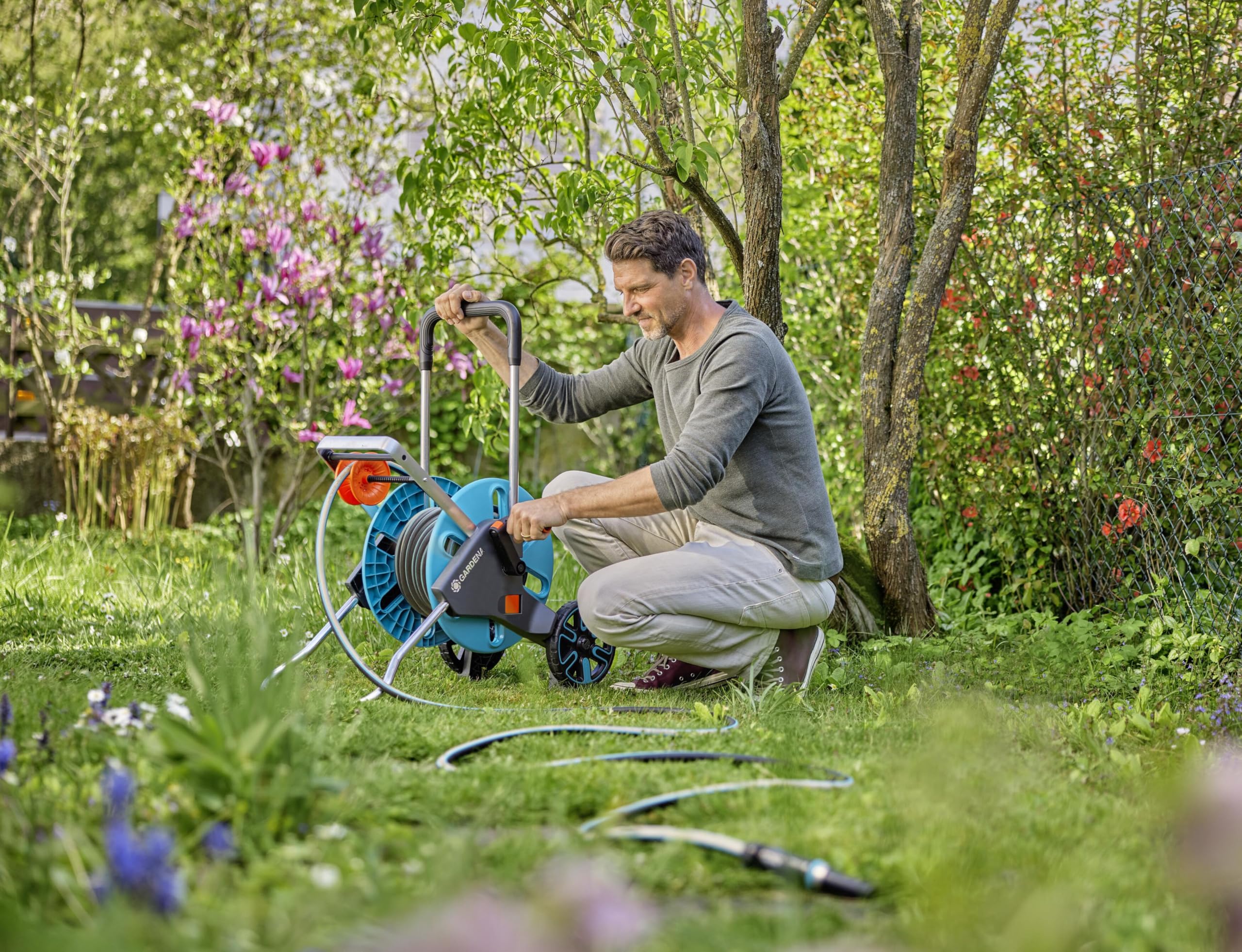 Gardena EcoLine Schlauch 1/2 Zoll, 20m mit Systemteilen: Nachhaltiger Gartenschlauch aus recyceltem Plastik, Phthalat- und schadstoffrei, Power-Grip-Funktion, frostsicher und UV-beständig (18931-20)