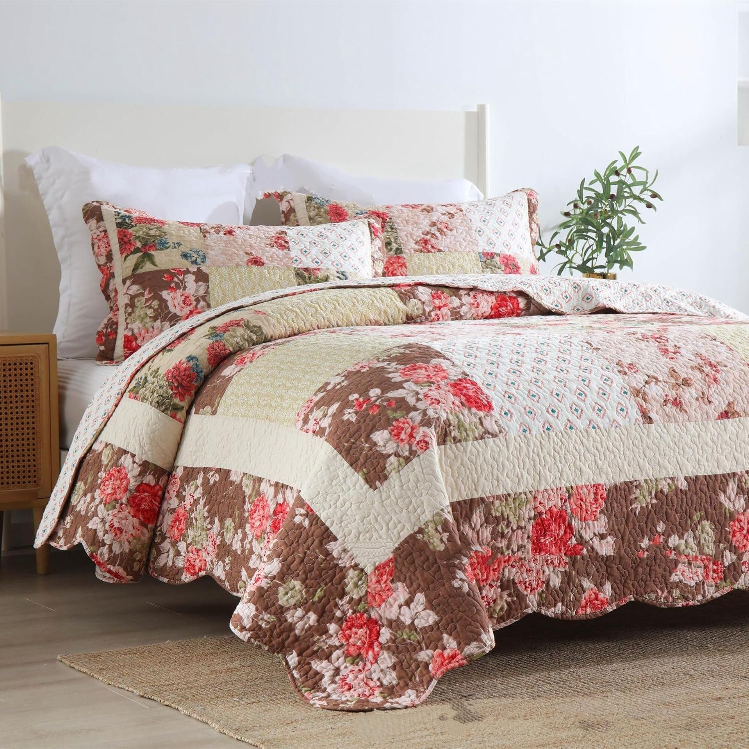 ABREEZE 3 Pcs Cotton Floral Patchwork Quilted Bedding Set Vintage Shabby Chic Botanical Rose Quilted Bedspread with Ruffle for All Seasons, Queen Size