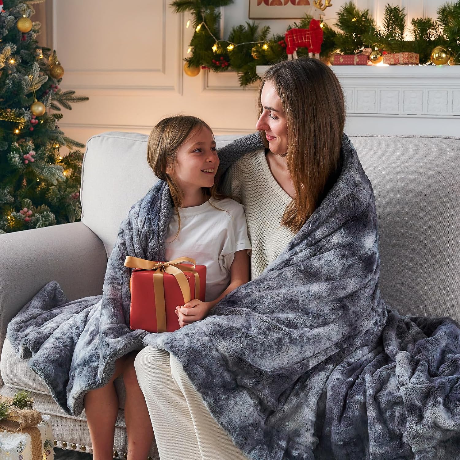 NEWCOSPLAY Super Soft Faux Fur Throw Blanket for Couch Grey Sherpa Fuzzy Plush Warm Blanket for Sofa Bed (Grey, Throw(40"x50")) - Image 3