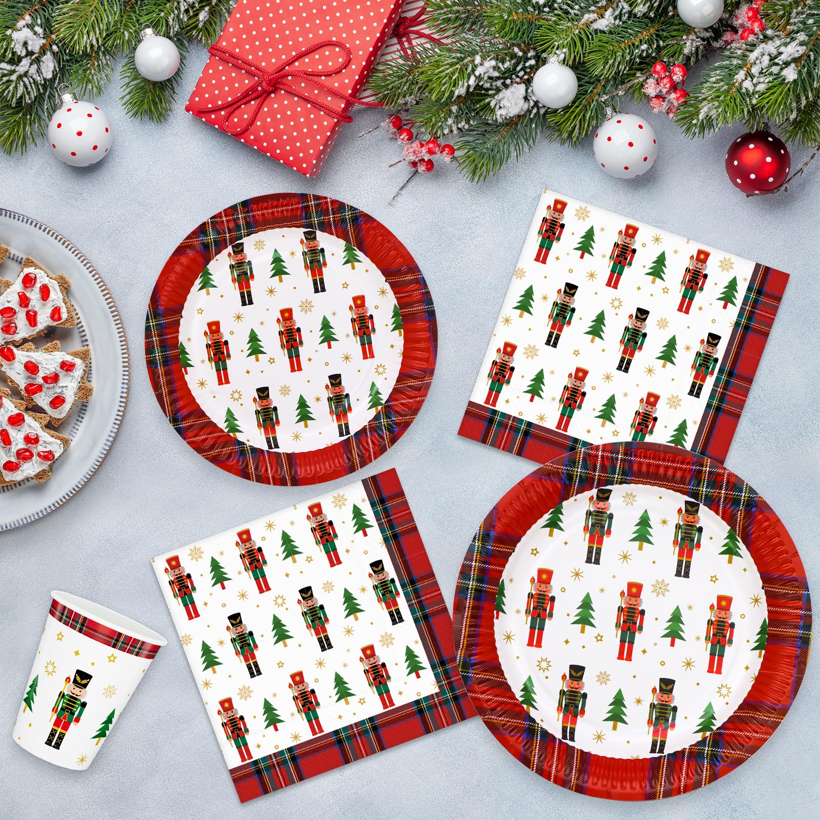 Set Stoviglie Natale 60 Pezzi – 20 Piatti Da 18 Cm, 20 Bicchieri Da 9 Oz, 20 Tovaglioli – Design Albero Di Natale E Fiocco Di Neve, Per 20 Ospiti
