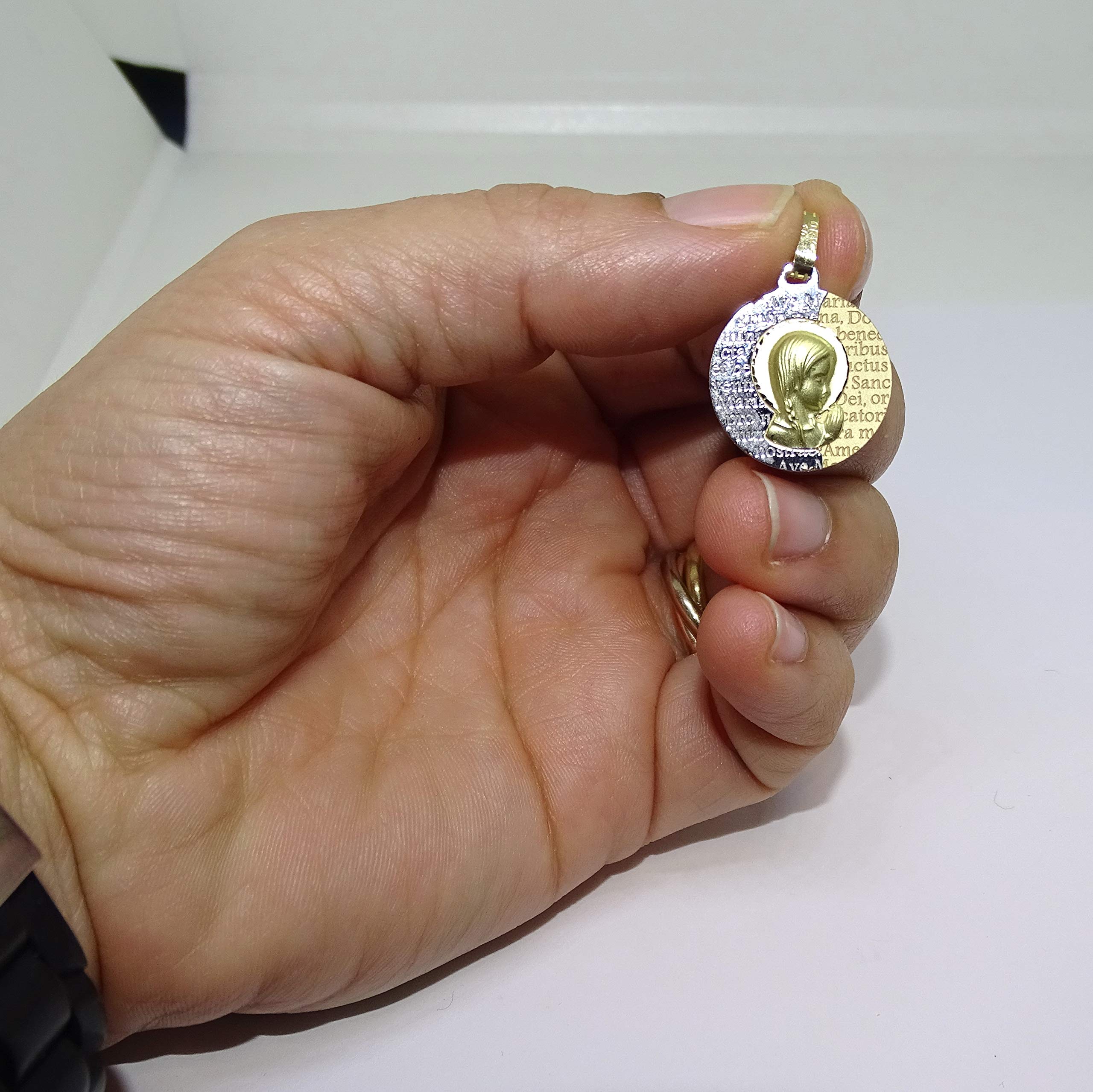 Never Say Never Medalla comunión Virgen niña bicolor oro 18k con oración Ave Maria grabada. 18mm