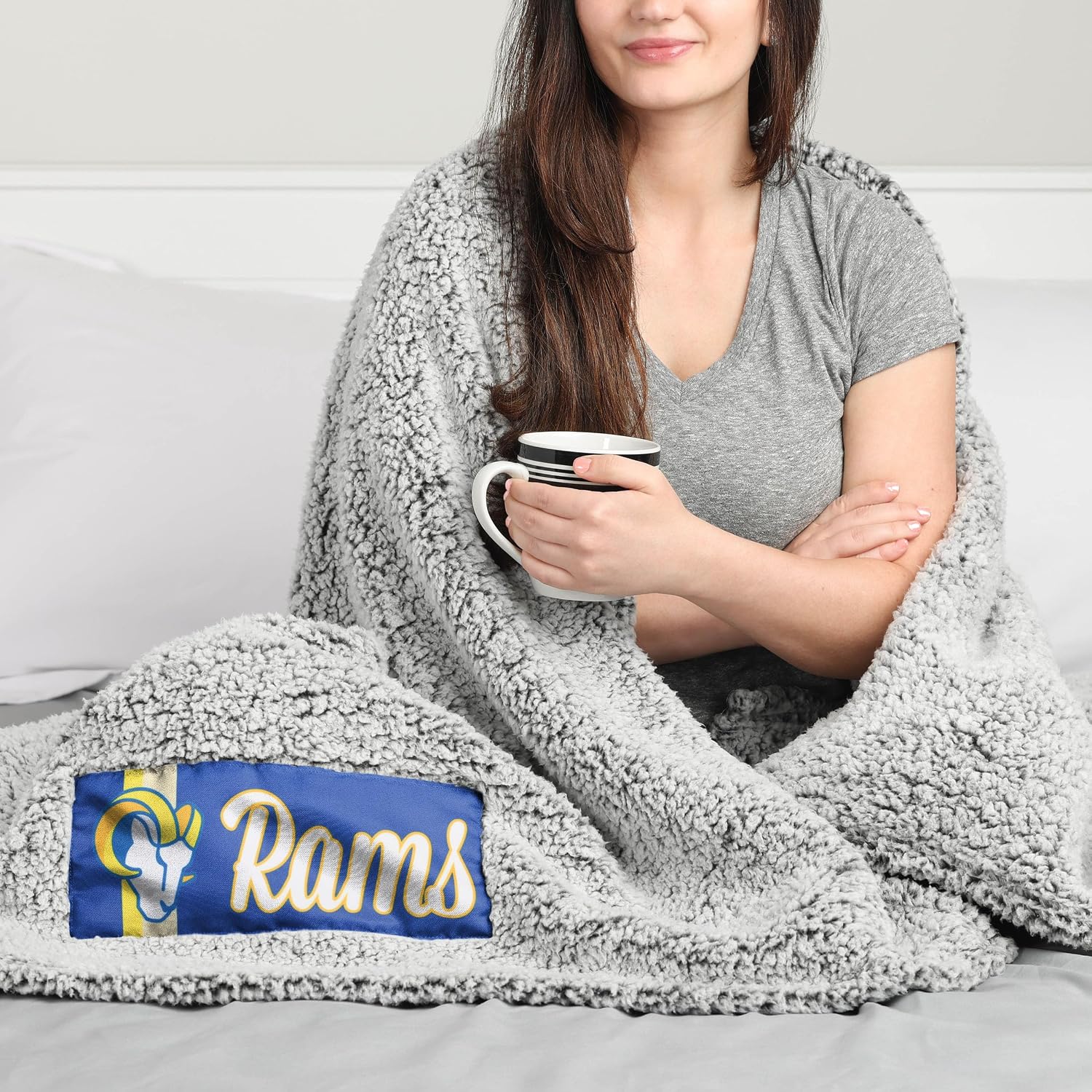 FOCO NFL Team Color Big Logo Cloud Sherpa Blanket 60" x 70" image 5