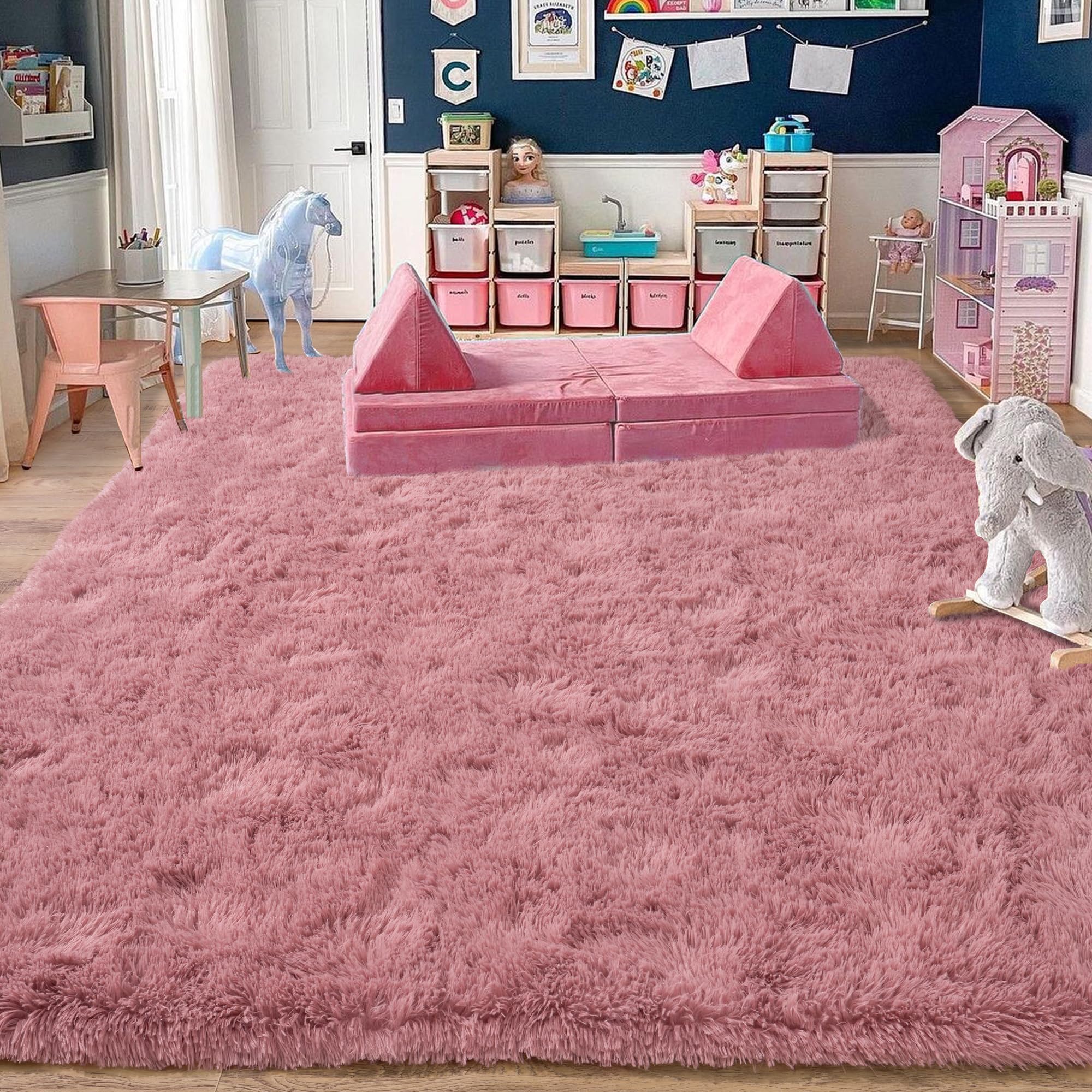 Tapis moderne et moelleux rose au fini pelucheux pour décoration de chambre