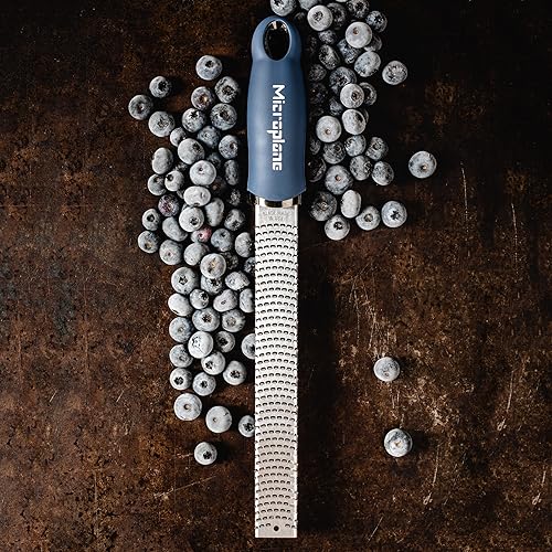Vista 52 de Microplane Premium Classic Series Rallador 18/8 de acero inoxidable, para limón queso, verduras, cítricos, queso parmesano, ajo, jengibre, nuez Negro