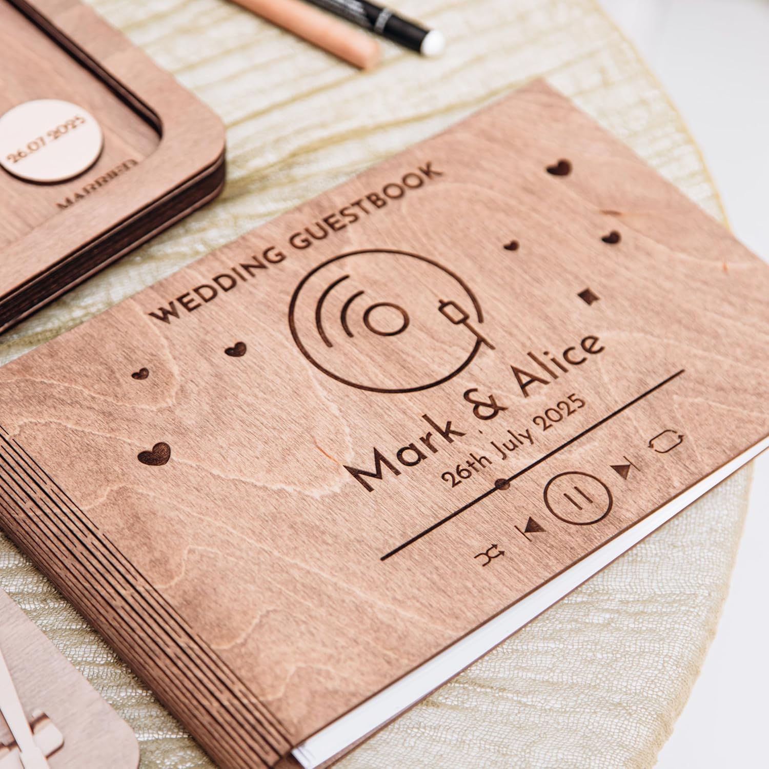 Rustic Vinyl Guest Book – Wooden Keepsake Box with Acrylic Details – Personalized Gift for Wedding or Anniversary – Handcrafted – Guest Book Alternative – Custom Engraved Plaque