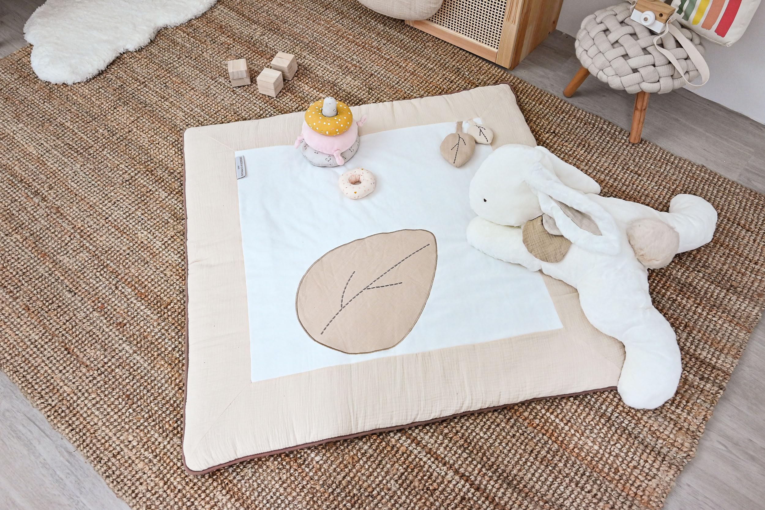 DOUDOU ET COMPAGNIE - Tapidou Beige HAPPY WILD - 100 x 100 cm - Per neonati 0-6 mesi -Tappeto di risveglio confortevole per gioco e abilità - Tappeto imbottito adatto al parco - Regalo di nascita -