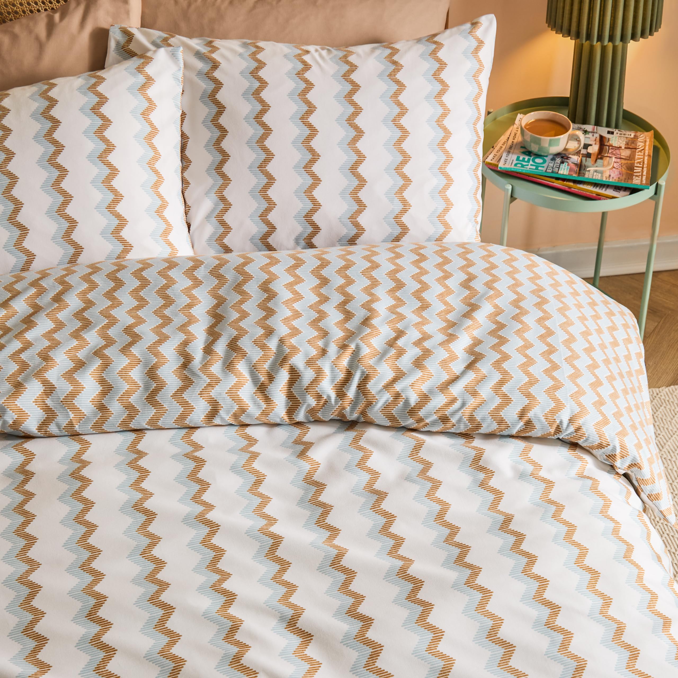 Duvet Day Reversible Izzie Soft Touch Duvet SetDoubleBlue from B&Q