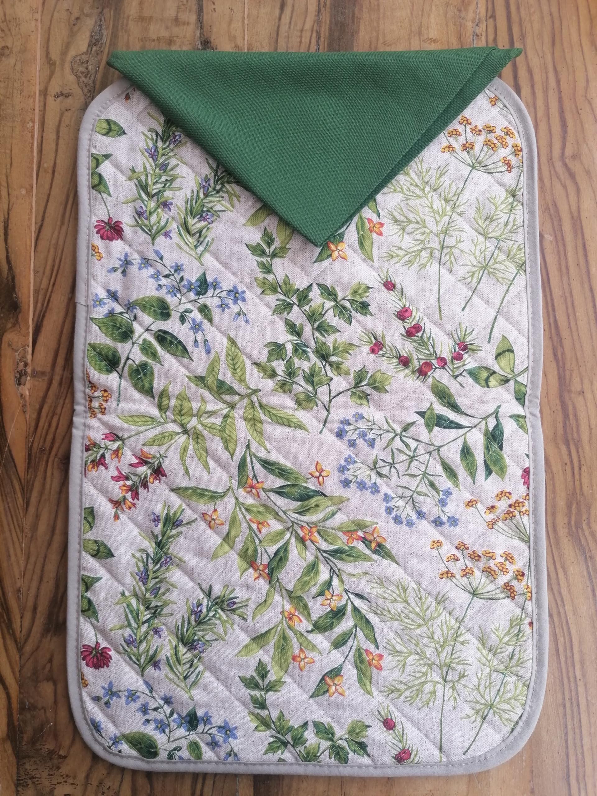Neuf !!! Set de table américain en coton matelassé avec 1 serviette Motif EDERA. Fabriqué en Italie