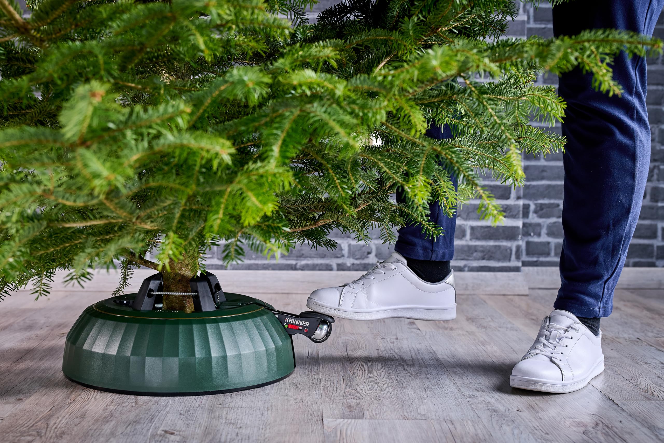 KRINNER® X-Series Deluxe Christbaumständer X-320 Deluxe Weihnachtsbaumständer NEU inkl. Fußpedal mit Sicherungsglocke und 4,5 Liter Wassertank für Baumhöhe bis 3,2m Made IN Germany 94345