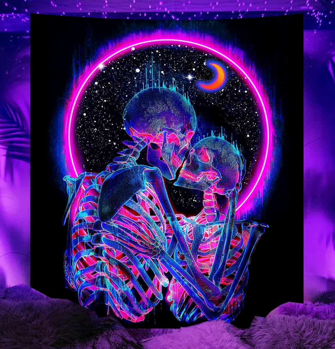 TUGCAY Tapiz de calavera con luz negra que brilla en la oscuridad, tapiz para amantes de los besos, tapices de esqueleto de neón, estrellas de luna trippy, carteles verticales, decoración para colgar en la pared para dormitorio estético, 29,9" x 39,4"