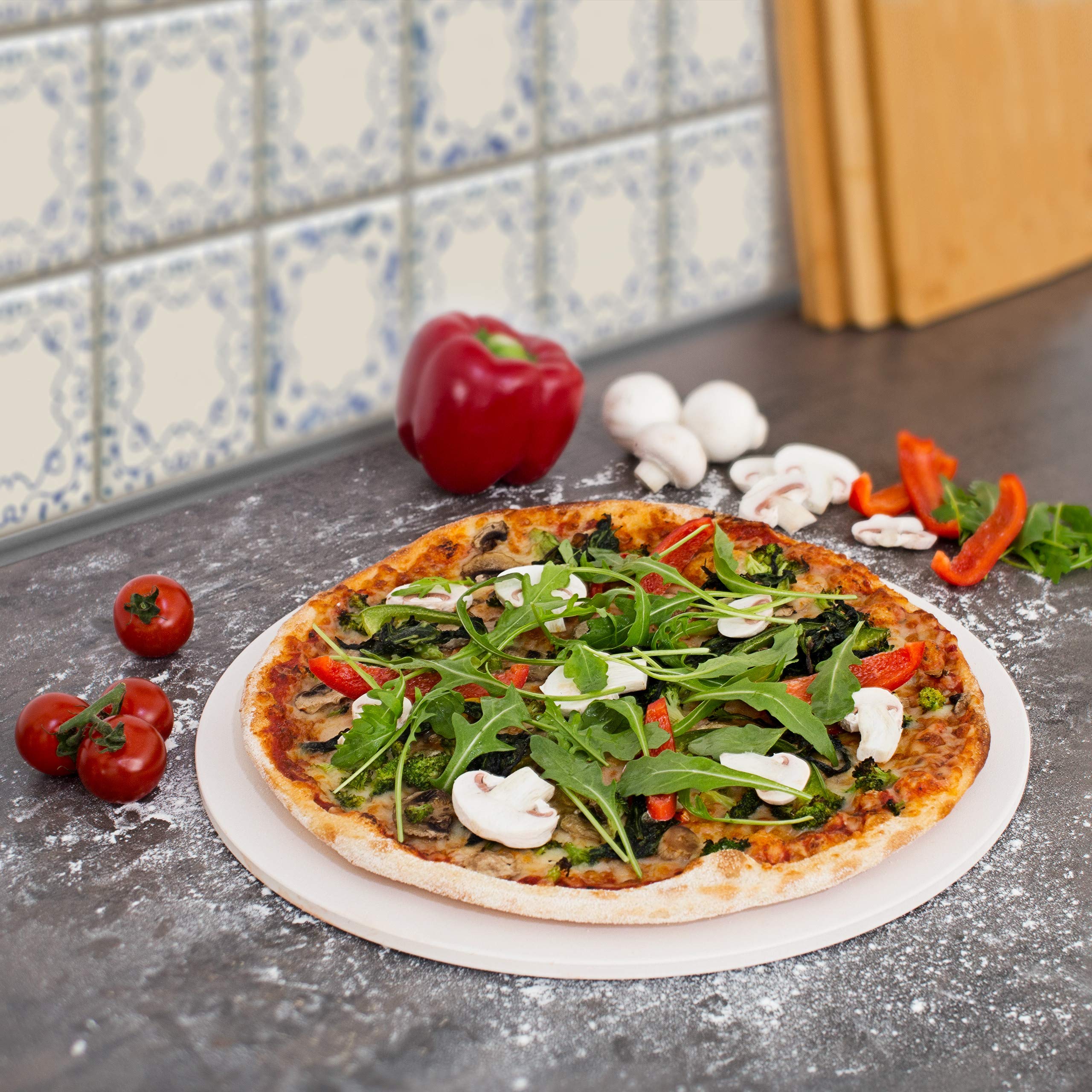 Relaxdays Pierre à pizza pour cuisson Pierre Rond, diamètre : 33 cm, 1 cm d'épaisseur, cuisson en pierre de Cordiérite pour croustillantes Pizzas, pains et plus, dans le four et grill, beige