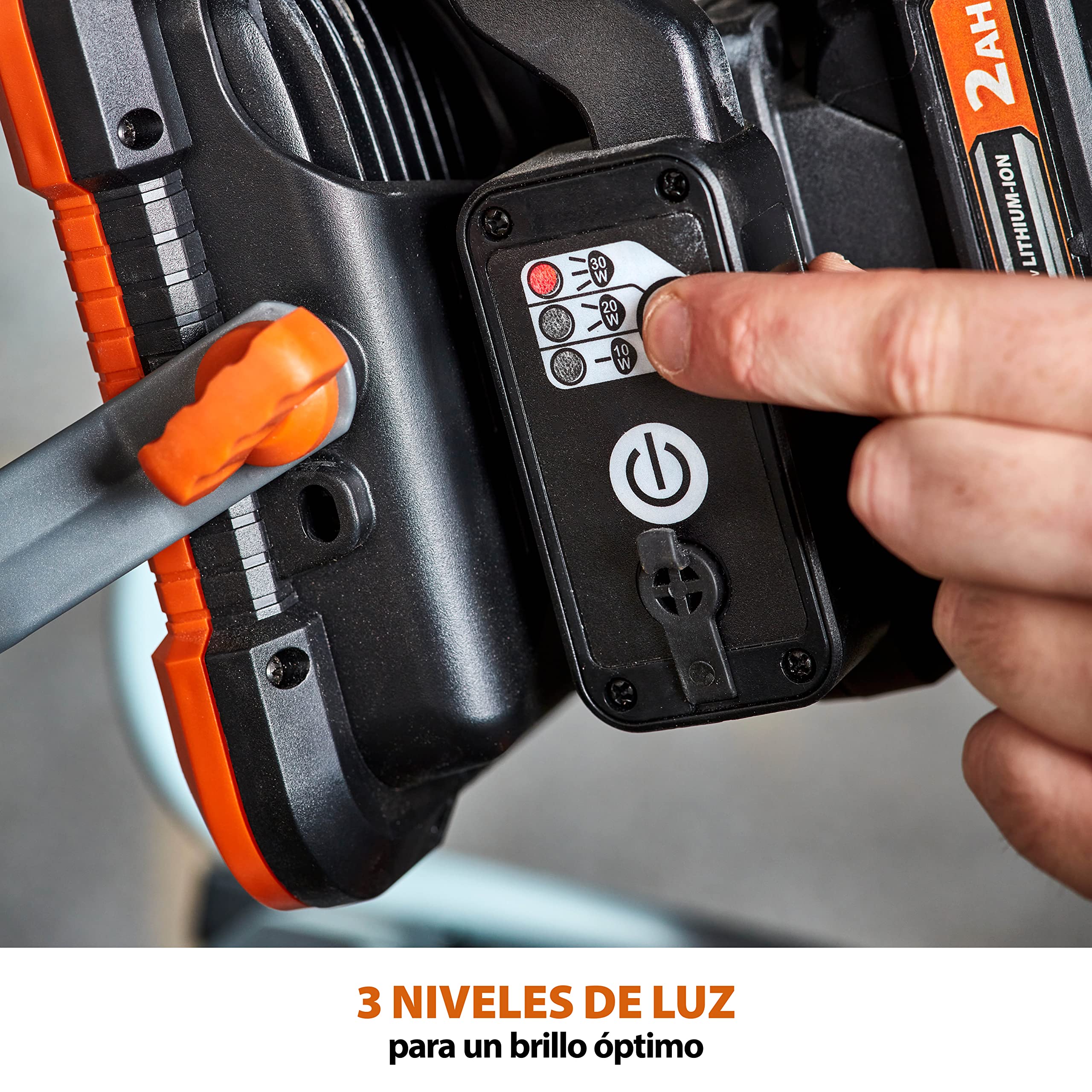 Evolution R2700WLT-Li Luz de trabajo LED inalámbrica portátil de Evolution Power Tools: luz recargable, 3 niveles de iluminación, 2700 lúmenes, iones de litio de 18 V. Batería no incluida.
