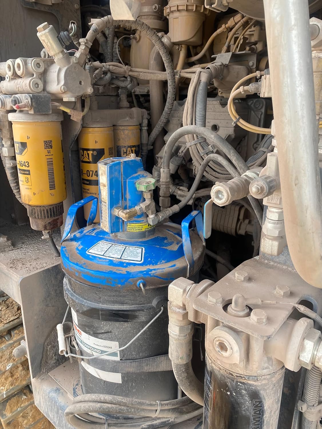 Macnaught Legendary P3TR 50:1 Air-Operated Grease Pump for 5 Gallon / 35 LB containers. Industry Leading 10 Year Warranty. Includes Booster Gun, Hose and Trolley. Low Air Consumption (3CFM) : Automotive