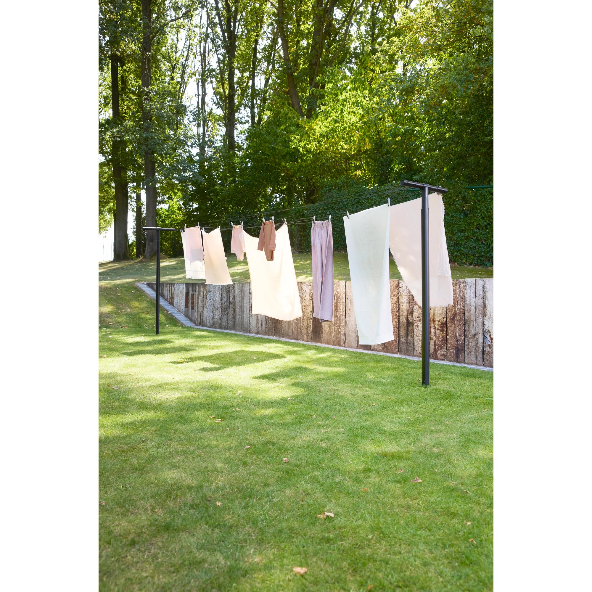 Brabantia Étendoir à Linge Hangout avec poteaux de 50 m (Noir), Séchoir à Linge réglable pour Une Utilisation extérieure, Etendoir Linge Suspendu pour sécher Le Linge