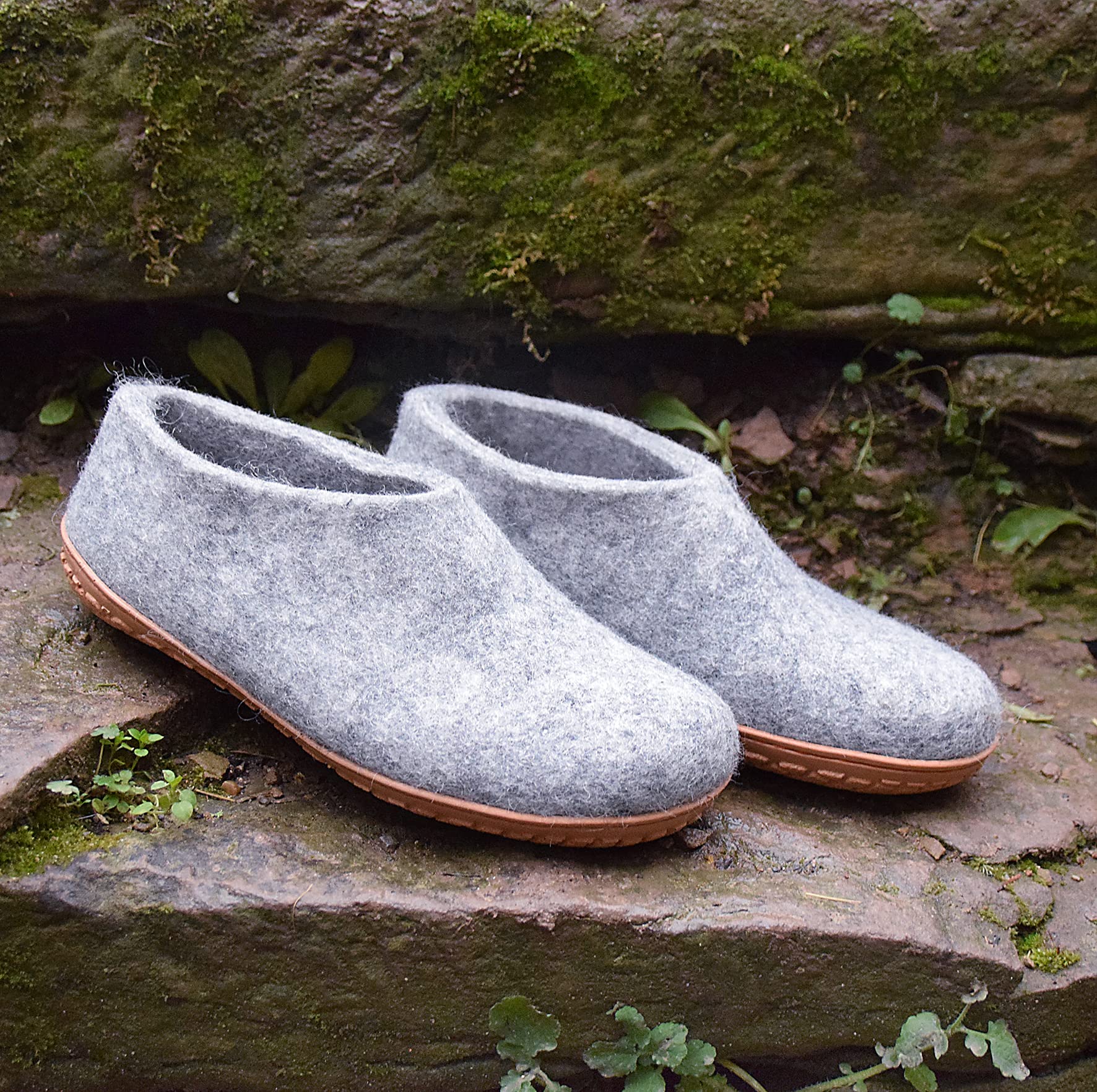 Filz Hausschuhe - Damen Outdoor Hüttenschuhe mit Gummisohle - handgemachte Slipper aus 100% Schurwolle