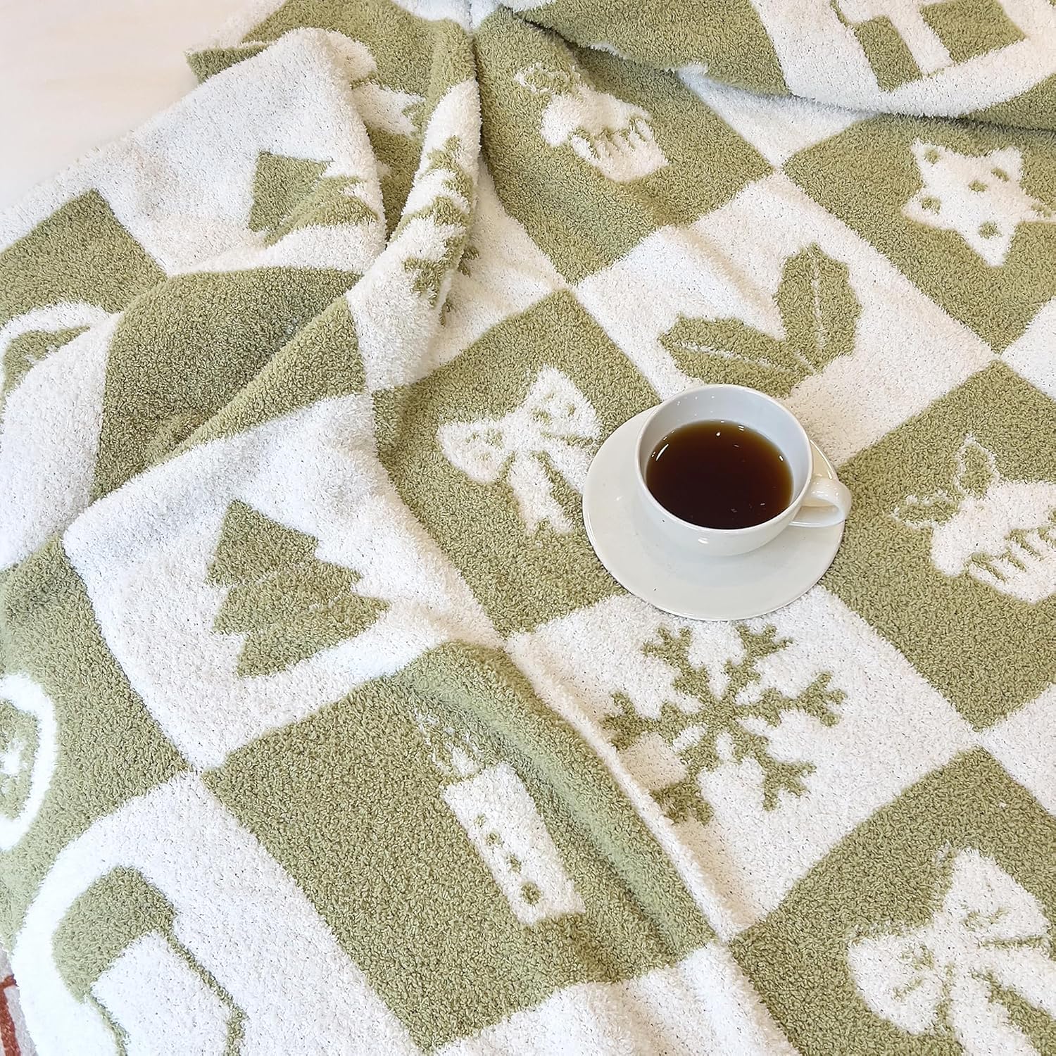 Andreannie Ultra Cozy Christmas Throw Blanket Microfiber Polyester Snowflake Pattern Blanket Knitted Lightweight Bed Blanket for Sofa Bed Decor(Sage Green, 60 x 80 in)